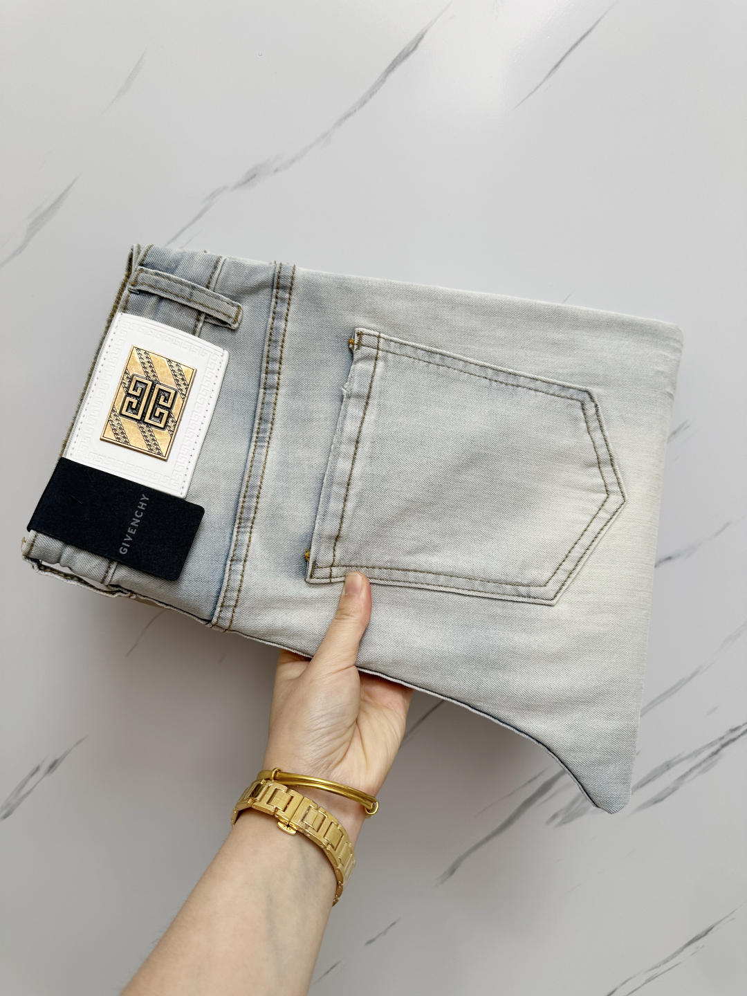 Givenchy Jean Délavé, Coupe Classique, Détails Logo, Collection 2025