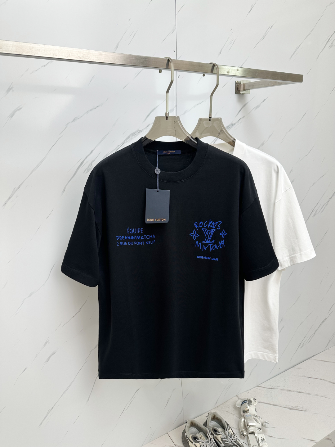 Louis Vuitton Men's Printed Short Sleeve T-Shirt - Casual & Stylish 2 cmp i1745840202366 7908 0 0