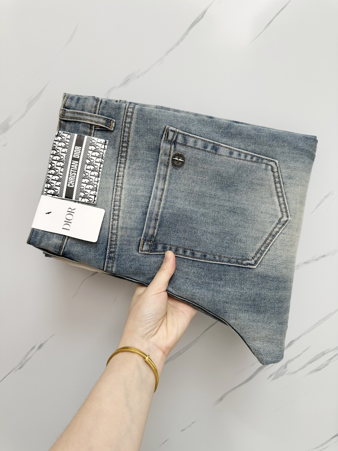 NO:159832,The official website counter is available at the same time. The original single product is a super stylish jeans, customized original washing denim fabric, unique design, top-grade printing craft letter pattern logo, original hardware and auxiliary decoration, extremely superior jeans, the materials and craftsmanship are extremely luxurious and exquisite, the grade is extremely high, the upper body is handsome and stylish, recommended, digits 29-38, jeans, alexander wang19860909官网专柜同步有售,原单狠货,超级有范儿的一款牛仔裤,定制原版水洗牛仔面料,独特设计,顶级印花工艺字母图案logo,原版五金辅料装饰,极为翘楚的一款牛仔裤,用料与工艺都极致奢华精湛,档次极高,上身帅气有型,推荐,码数29—38,,jeans,alexander wang,Men's clothing