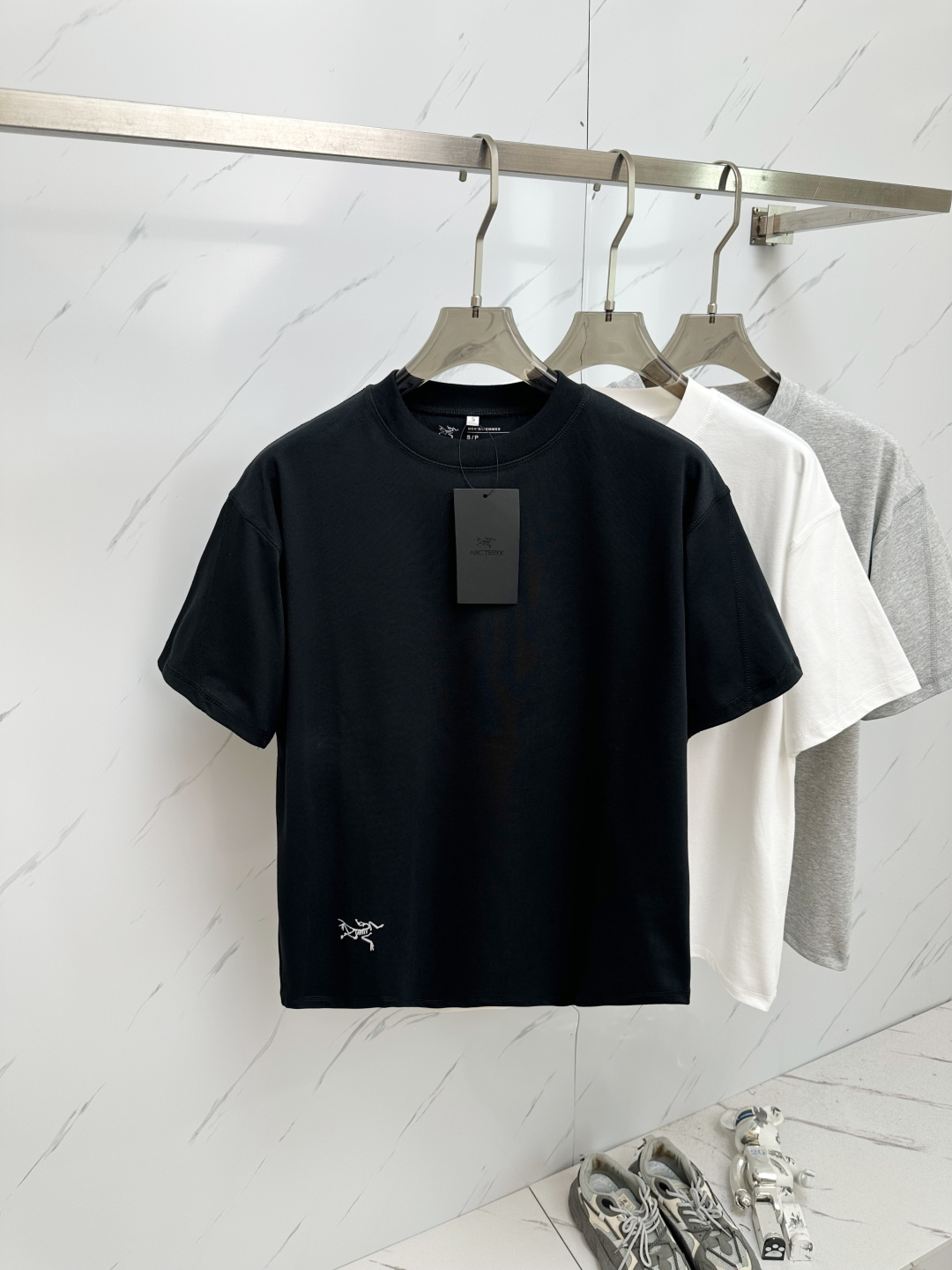 NO:161223,High-end quality 25 new SS autumn and winter products with short sleeves, high quality, moderate thickness, high comfort, MP washable and durable, autumn items, good winter base products, must be spare for two pieces. Special recommendations from relatives and friends, gifts are also the best choice!  S—XL, T-shirt,alexander wang19860909高端品质 25款SS秋冬新品打底短袖 质量杠杠的 厚度弹性适中 舒适性高 MP耐洗耐穿 秋季单品 冬季打底佳品 务必人手两件备用 亲戚好友特别推荐款 送礼也是最佳选择！ 码数S—XL,,T-shirt,alexander wang,Men's clothing