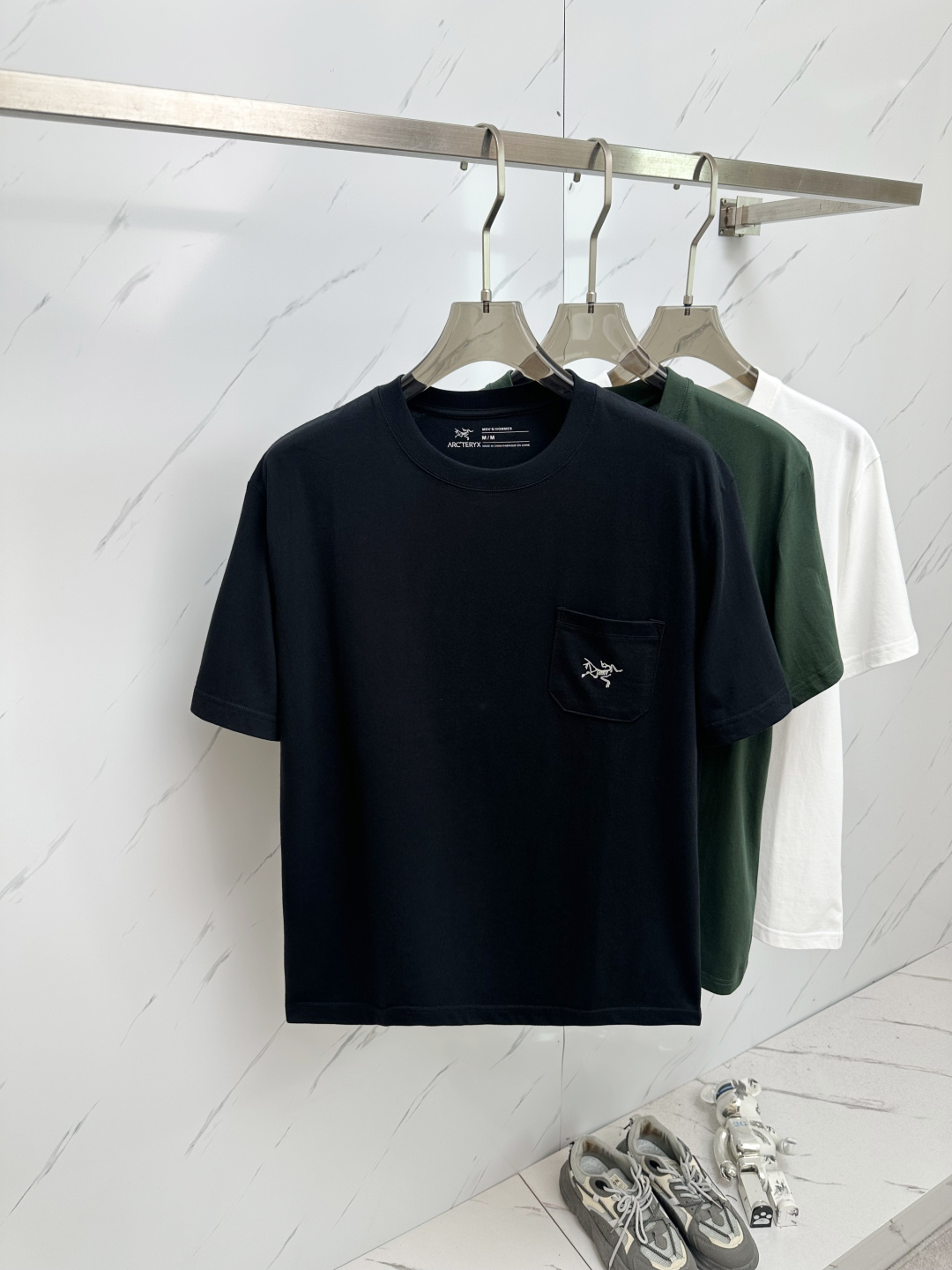 NO:161221,High-end quality 25 new SS autumn and winter products with short sleeves, high quality, moderate thickness, high comfort, MP washable and durable, autumn items, good winter base products, must be spare for two pieces. Special recommendations from relatives and friends, gifts are also the best choice!  S-3XL, T-shirt,alexander wang19860909高端品质 25款SS秋冬新品打底短袖 质量杠杠的 厚度弹性适中 舒适性高 MP耐洗耐穿 秋季单品 冬季打底佳品 务必人手两件备用 亲戚好友特别推荐款 送礼也是最佳选择！ 码数S—3XL,,T-shirt,alexander wang,Men's clothing