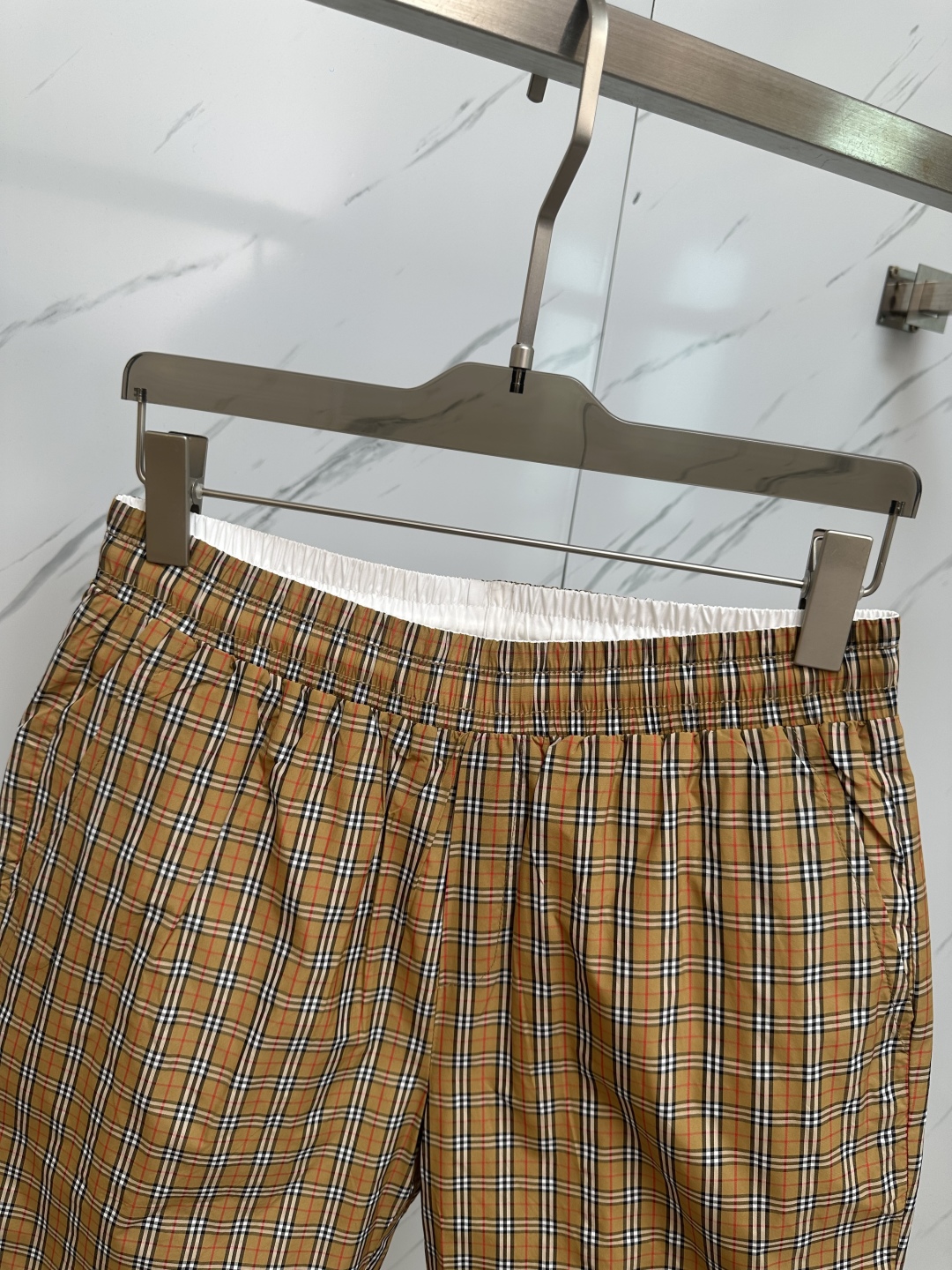 Burberry Men's Classic Checkered Shorts - Comfortable & Stylish 4 cmp i1747050826640 5952 0 2