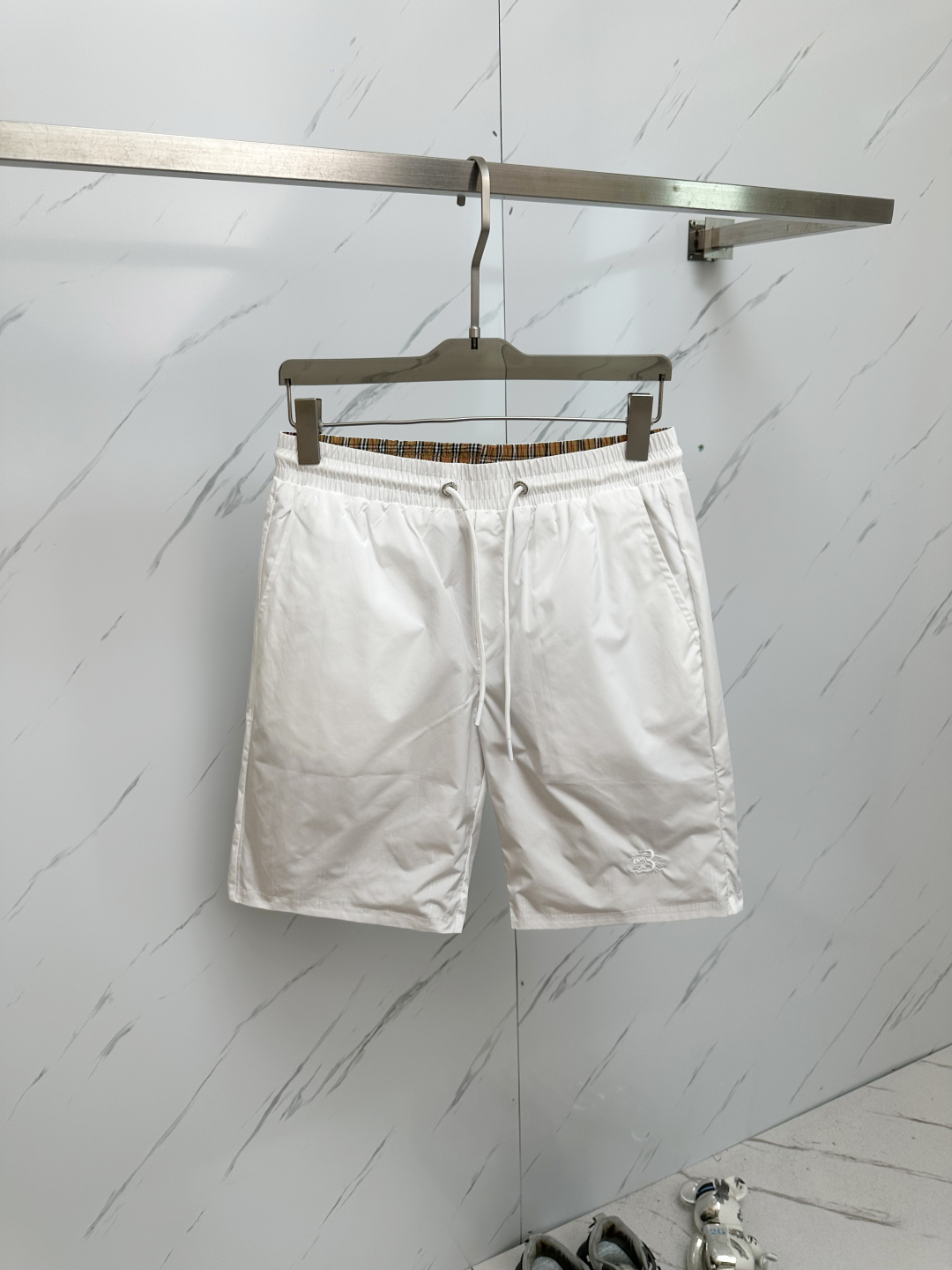 Burberry Men's Classic Checkered Shorts - Comfortable & Stylish 3 cmp i1747050828750 2034 0 1