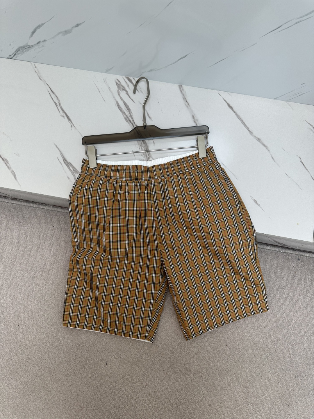 Burberry Men's Classic Checkered Shorts - Comfortable & Stylish 9 cmp i1747050829454 9814 0 7