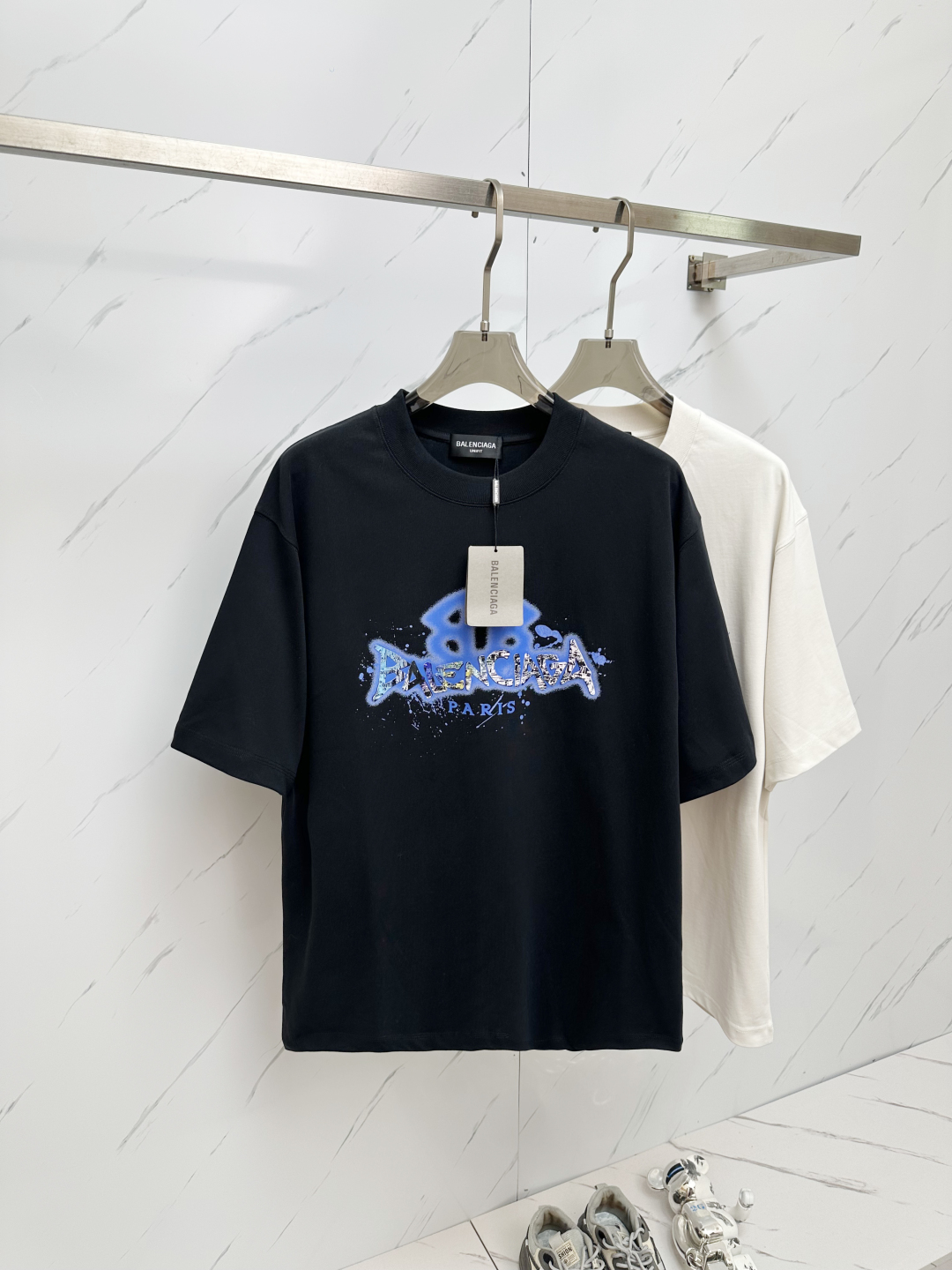Balenciaga Dames T-shirt met Logo - Premium Katoen, Perfect voor Dagelijks Gebruik