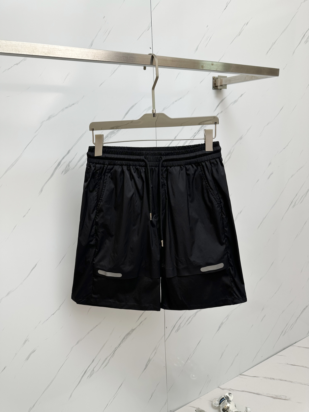 NO:488703,Amani 2025 summer new men's casual shorts, high-end custom fabric breathable fabric, extremely breathable, elastic and comfortable, impeccable details, top-level auxiliary materials, original logo design concept, delicate and soft feel!  The upper body style is excellent!  Size M-XXXL, shorts,alexander wang19860909Amani 2025夏季新款男士休闲短裤,高级定制面料透气面料 透气弹力舒适度极高,细节无可挑剔,顶级辅料配备,原版logo设计理念,手感细腻柔软！上身版型超赞！尺码M-XXXL,,shorts,alexander wang,Men's clothing