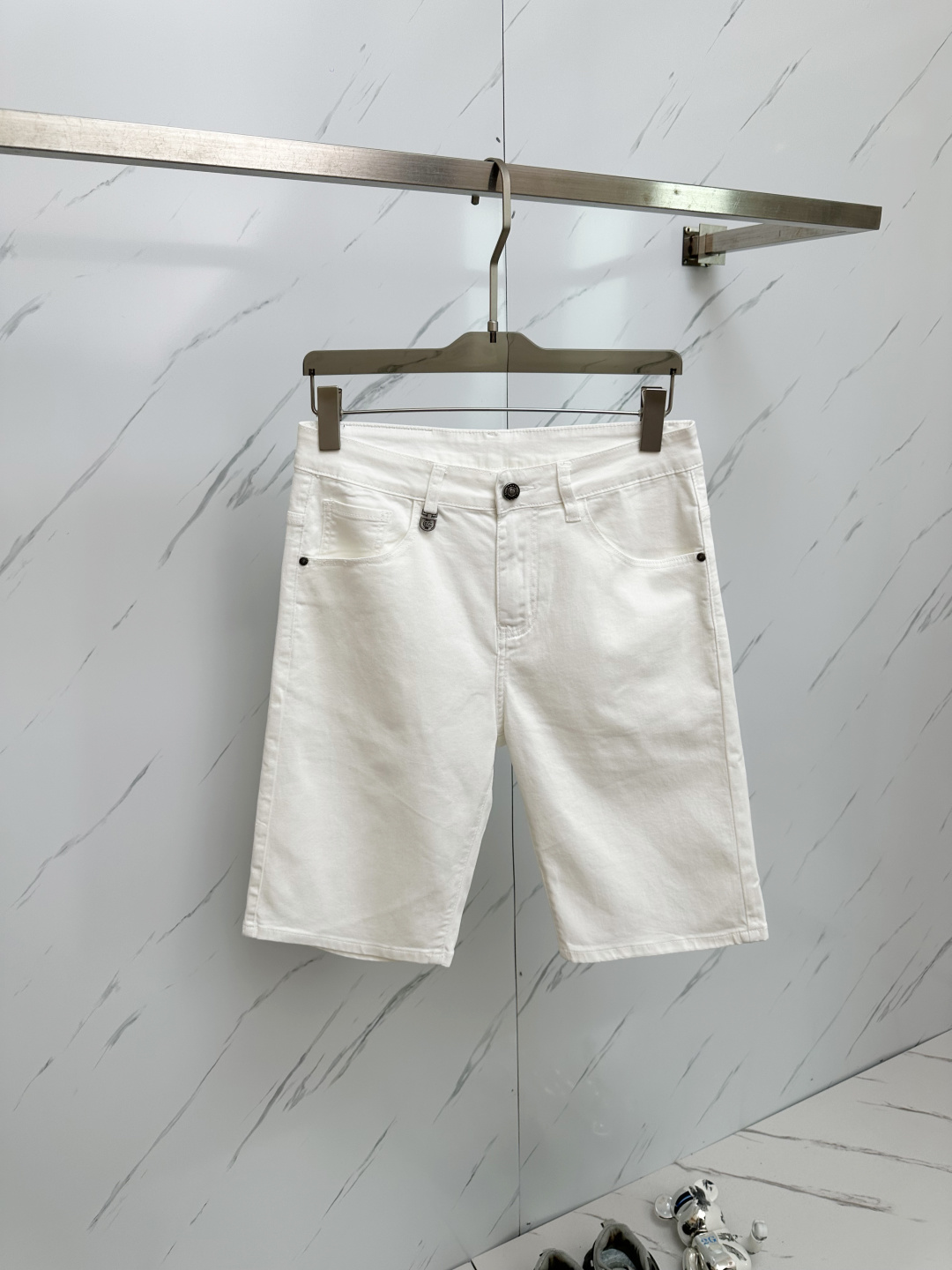 NO:424558,GUCCI official website counter is available simultaneously, original singles are ruthless, super stylish 5-point denim shorts Customized original washing denim fabric, unique design, top-grade printing craft letter pattern logo, original hardware and auxiliary decoration, extremely superior jeans, the materials and craftsmanship are extremely luxurious and exquisite, extremely high-end, handsome and stylish, recommended, size 29-38, gucci, shorts, jeans, alexander wang19860909GUCCI 官网专柜同步有售,原单狠货,超级有范儿的一款5分牛仔短裤 定制原版水洗牛仔面料,独特设计,顶级印花工艺字母图案logo,原版五金辅料装饰,极为翘楚的一款牛仔裤,用料与工艺都极致奢华精湛,档次极高,上身帅气有型,推荐,码数29—38,,gucci,shorts,jeans,alexander wang,Men's clothing