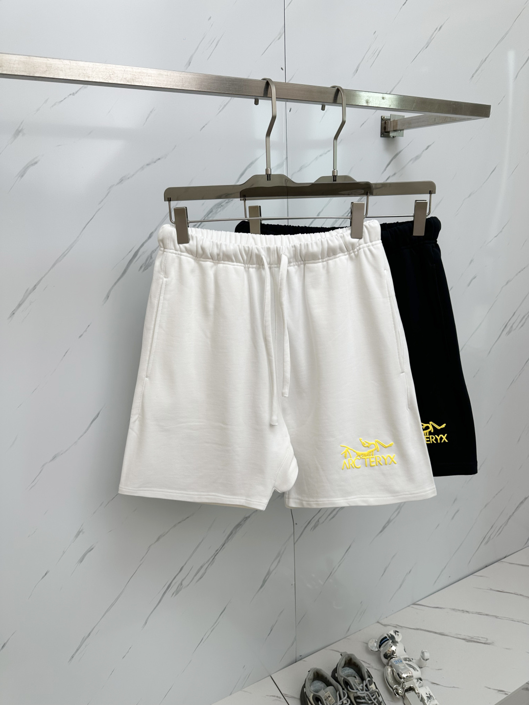NO:474167,.25 new casual shorts in spring and summer!  The official website is released simultaneously. Customized brand classic logo, customized fabric, excellent comfort, strong hand touch. Extremely recognizable, perfect quality craftsmanship. Size S-XL, shorts, alexander wang19860909.25春夏新款休闲短裤！官网同步发售.定制品牌经典LOGO,定制面料,舒适度极好,手触感强烈.辨识度极高,完美品相工艺. 尺码S—XL,,shorts,alexander wang,Men's clothing