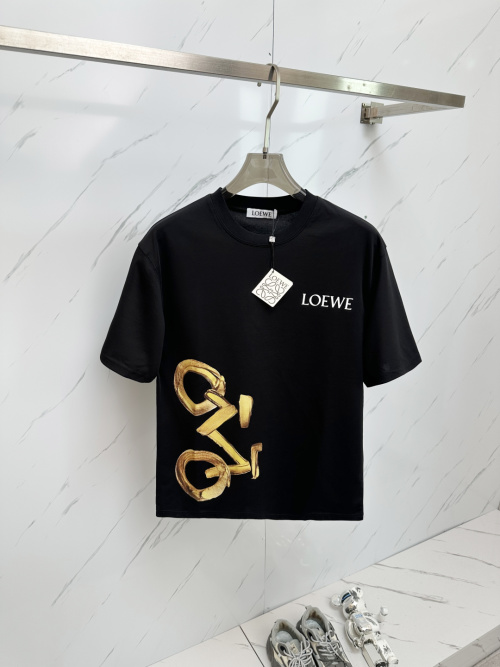 Loewe T-shirt Noir Imprimé Or - Collection Automne/Hiver, Confort Premium 1 Loewe T-shirt Noir Imprimé Or - Collection Automne/Hiver, Confort Premium