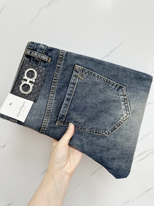 Ferragamo 25Ss Heavy Washed Denim Jeans - Comfort, Style, and Lasting Quality 1 Ferragamo 25Ss Heavy Washed Denim Jeans - Comfort, Style, and Lasting Quality