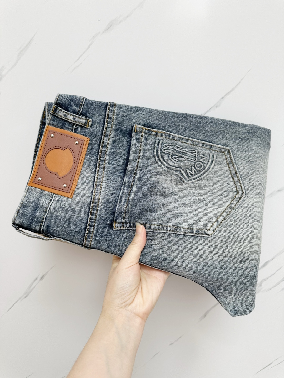 NO:479932,MO25Ss Autumn and Winter Heavy Industry Water Washing Casual Jeans, Imported Original Washing Elastic Fabric, Comfortable and Elastic, Unique Design, Super Fit, Comfortable and Breathable, Extremely High Level, Counter Quality, Handsome Upper Body, Number of 28-36,, Jeans, Alexander Wang19860909MO25Ss秋冬重工水洗休闲牛仔裤,进口原版水洗弹力面料,舒适有弹性,独特设计,版型超正,舒适透气,档次极高,专柜品质,上身帅气十足,码数28—36,,jeans,alexander wang,Men's clothing