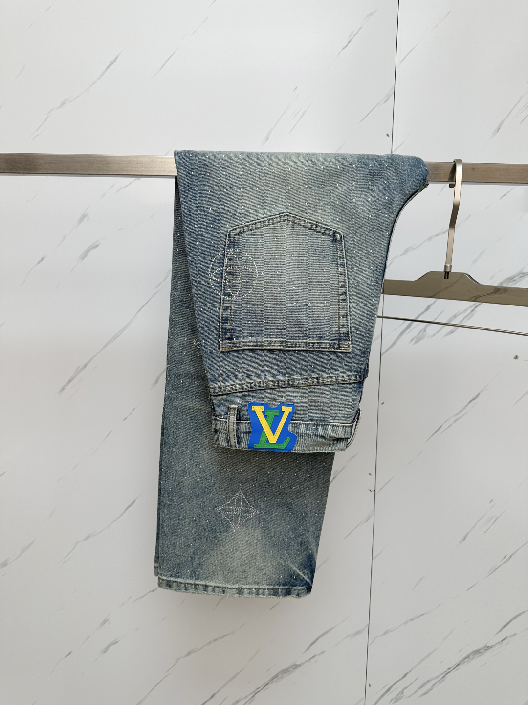 Louis Vuitton 25Ss Washed Denim Jeans - Comfortable, Breathable, and Stylish 3 cmp i1750161439580 6308 0 1