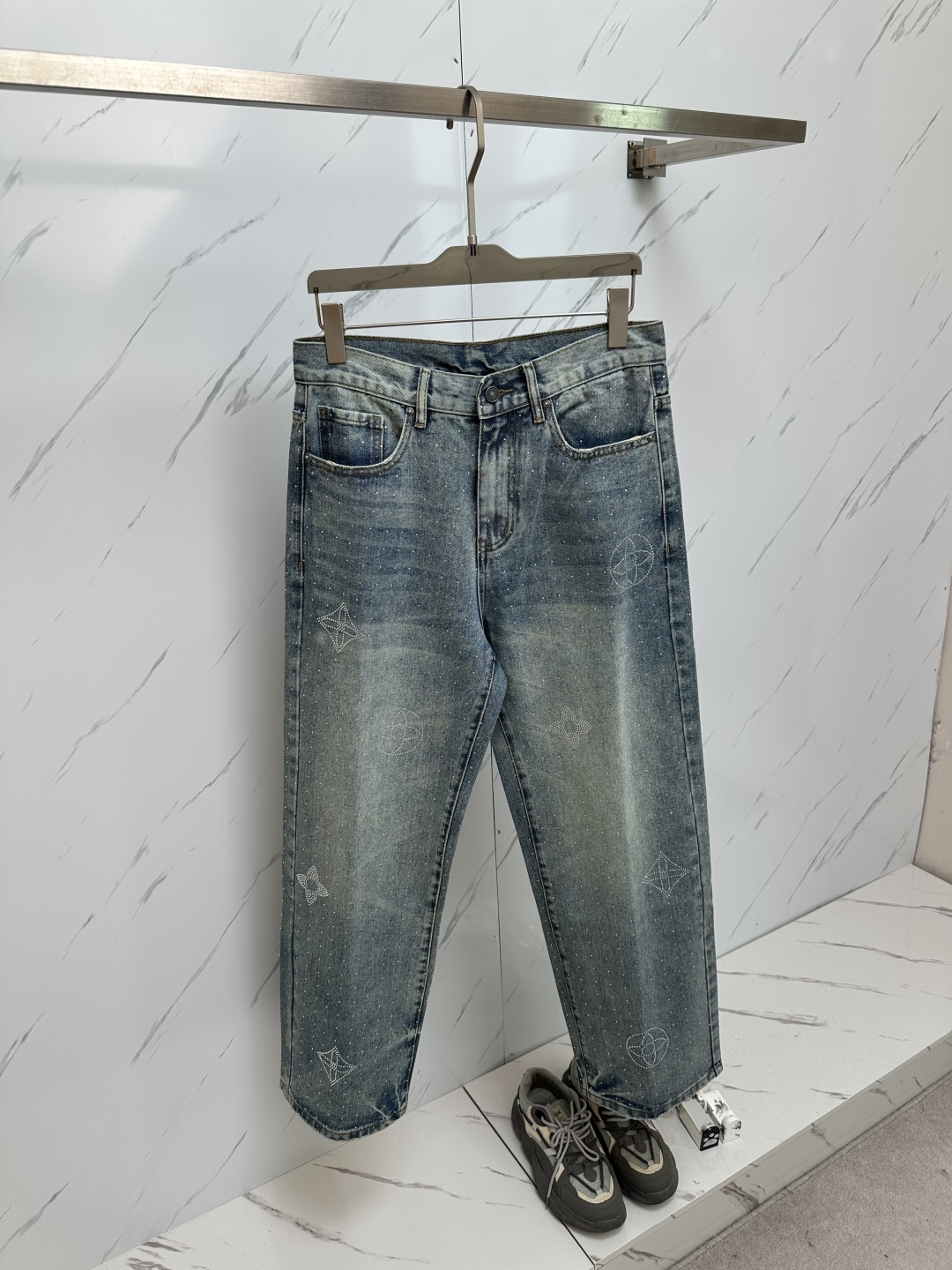 Louis Vuitton 25Ss Washed Denim Jeans - Comfortable, Breathable, and Stylish 4 cmp i1750161439782 5414 0 2