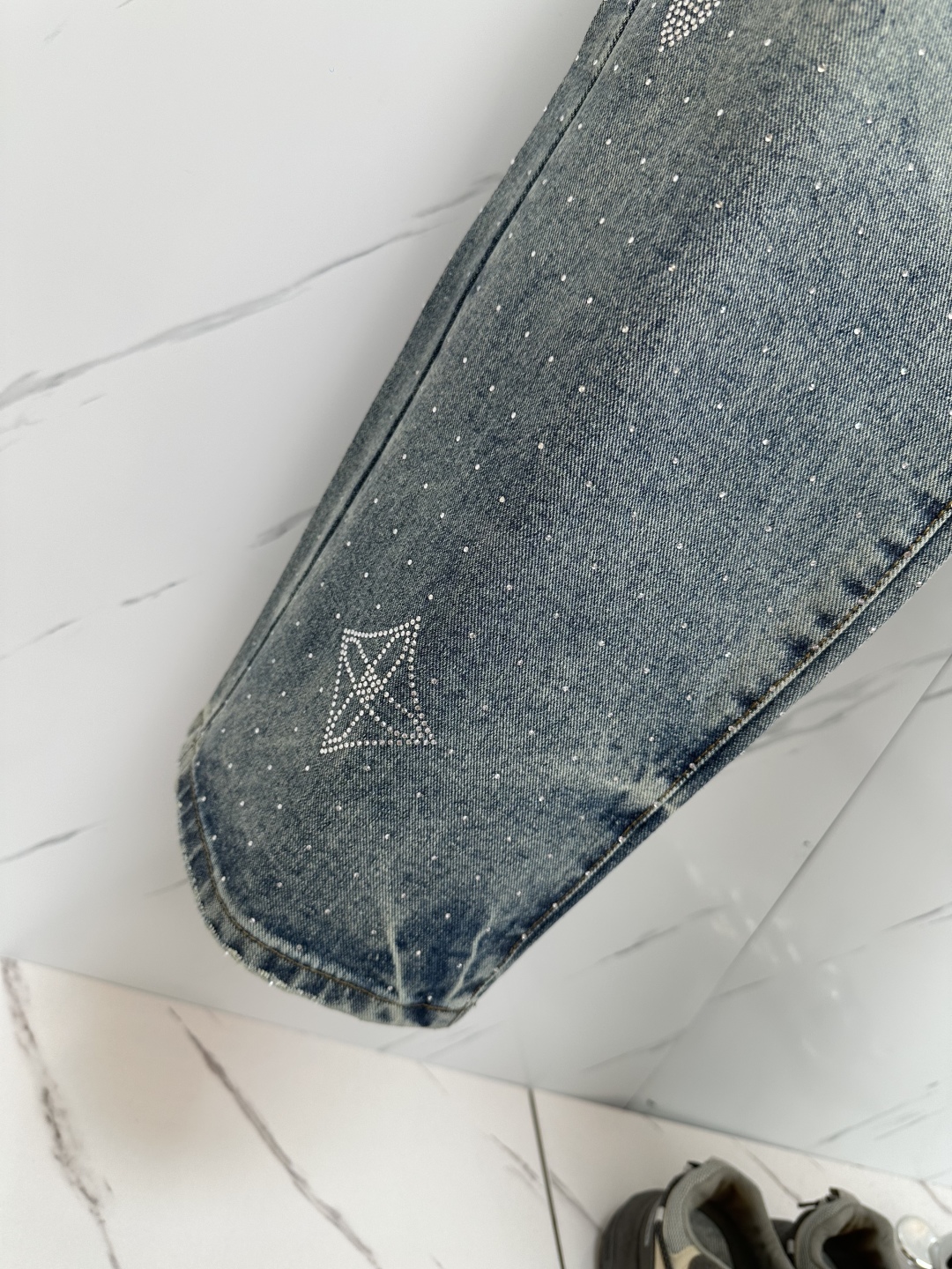 Louis Vuitton 25Ss Washed Denim Jeans - Comfortable, Breathable, and Stylish 8 cmp i1750161439863 1156 0 6