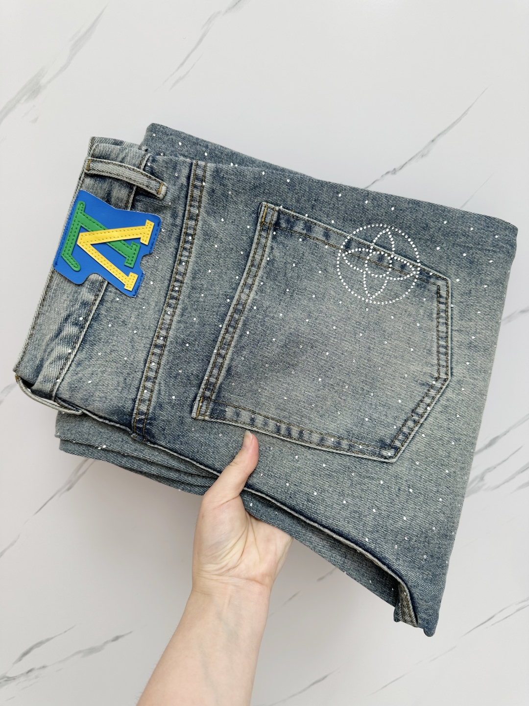 Louis Vuitton 25Ss Washed Denim Jeans - Comfortable, Breathable, and Stylish 2 cmp i1750161443444 5298 0 0