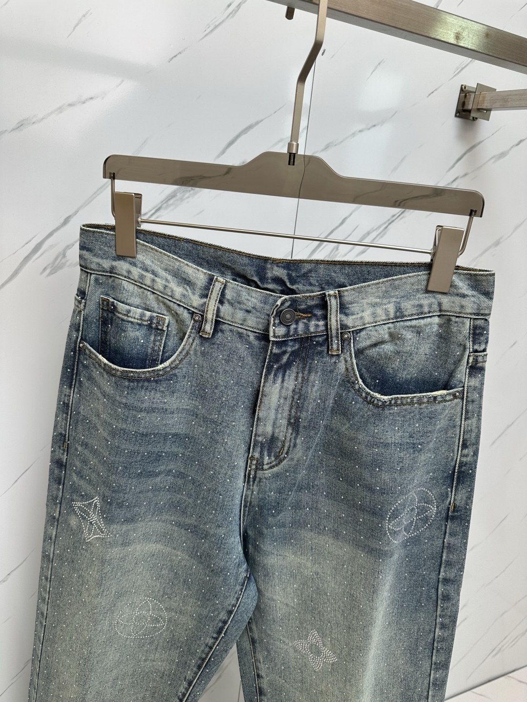 Louis Vuitton 25Ss Washed Denim Jeans - Comfortable, Breathable, and Stylish 5 cmp i1750161443581 4709 0 3