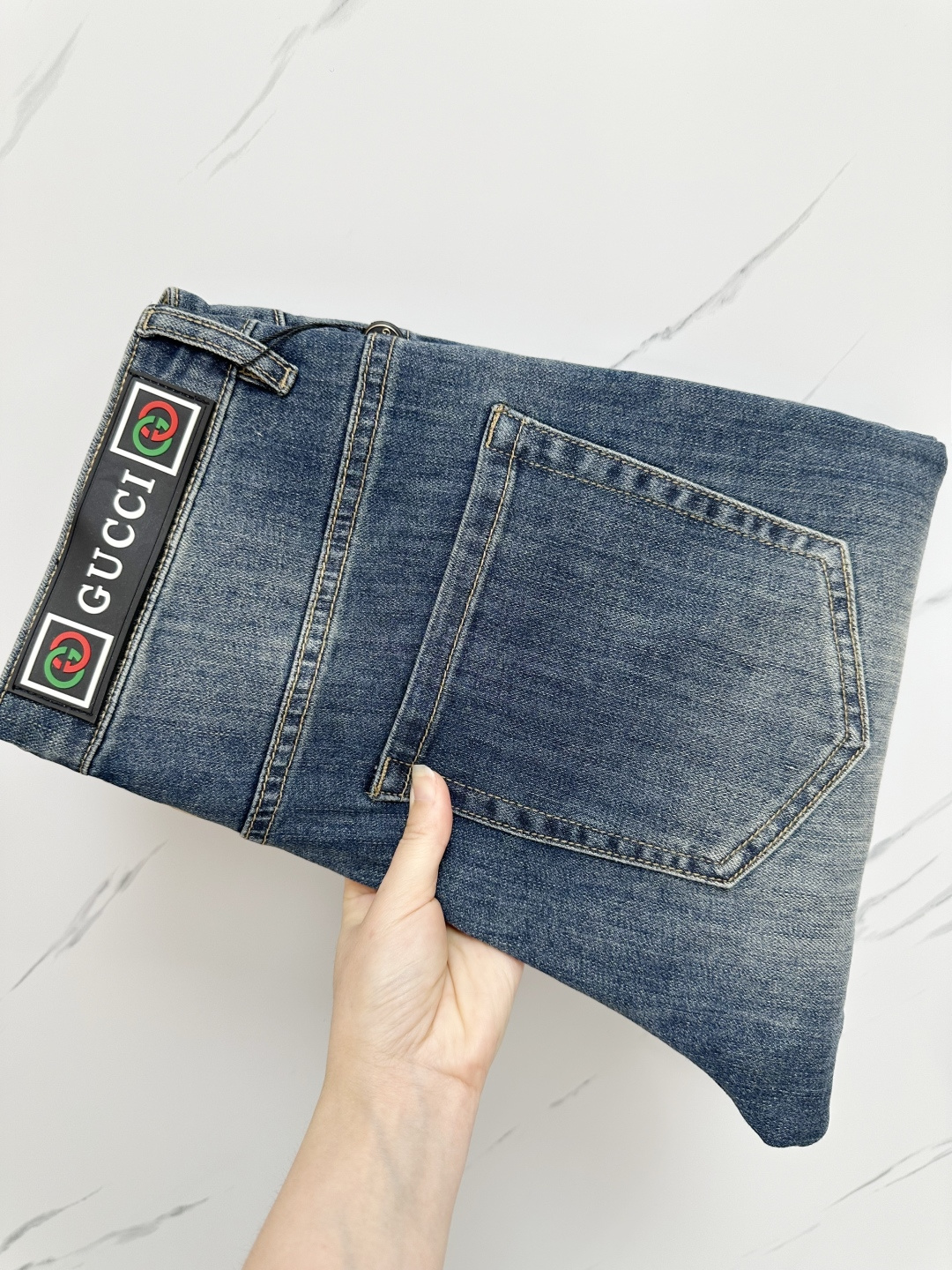 NO:565421,GUCCI official website counters are available at the same time, original goods, super stylish jeans, customized original washed denim fabric, unique design, top-notch printing technology letter pattern logo, original hardware accessories decoration, an extremely outstanding pair of jeans, the materials and craftsmanship are extremely luxurious and exquisite, extremely high-grade, handsome and stylish upper body, recommended, code number 28-38,, gucci, jeans, alexander wang19860909GUCCI 官网专柜同步有售,原单狠货,超级有范儿的一款牛仔裤,定制原版水洗牛仔面料,独特设计,顶级印花工艺字母图案logo,原版五金辅料装饰,极为翘楚的一款牛仔裤,用料与工艺都极致奢华精湛,档次极高,上身帅气有型,推荐,码数28—38,,gucci,jeans,alexander wang,Men's clothing