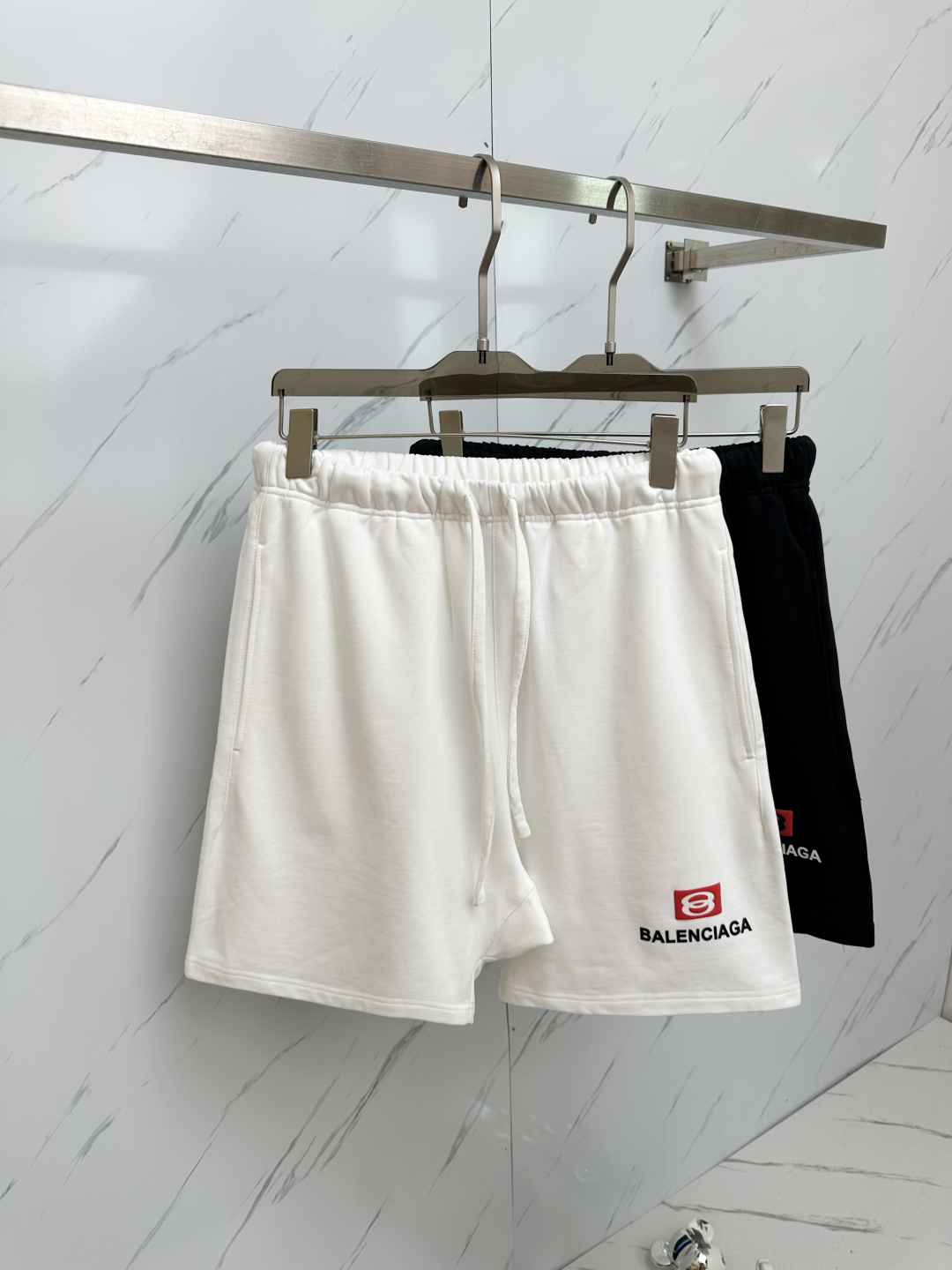 NO:471707,BAL 2025 spring and summer latest products, special counters are available at the same time, fashionable and casual shorts imported original fabrics, extremely complex workmanship, the only channel that can be used as a purchasing agent level, classic triangle logo, original hardware and auxiliary materials decoration, extremely high grade, comfortable and versatile, handsome and stylish upper body, S-XL, shorts, alexander wang19860909BAL 2025春夏最新品,专柜同步有售,时尚休闲短裤 进口原版面料,做工极为复杂,唯一可以做代购级别的渠道狠货,经典三角标logo,原版五金辅料装饰,档次极高,舒适百搭,上身帅气有型,码数S—XL,,shorts,alexander wang,Men's clothing