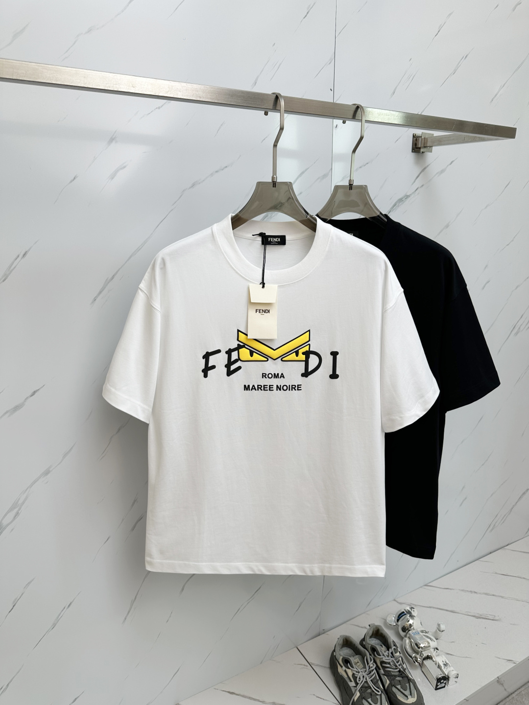 NO:430442,FD 2025 spring and summer new style first-time counter latest short-sleeved round-neck T-shirt, high-end customization, avant-garde and fashionable design!  Brand logo heavy craft design, high-end customized 280g fabric, soft feel, comfortable to wear, exquisite counter-level car line, fine workmanship, invincible and handsome upper body effect!  A must-have item for handsome men!  Color code S—2XL, T-shirt,tees,t-shirt,alexander wang19860909FD 2025春夏新款首发专柜最新款短袖圆领T恤 高端订制 设计前卫时尚！品牌logo重工艺设计 高端定制280克面料.手感柔软.穿着舒适.专柜级别精致车线.做工精细.上身效果无敌帅气！型男必备单品！颜色码数S—2XL,,T-shirt,tees，t-shirt,alexander wang,Men's clothing