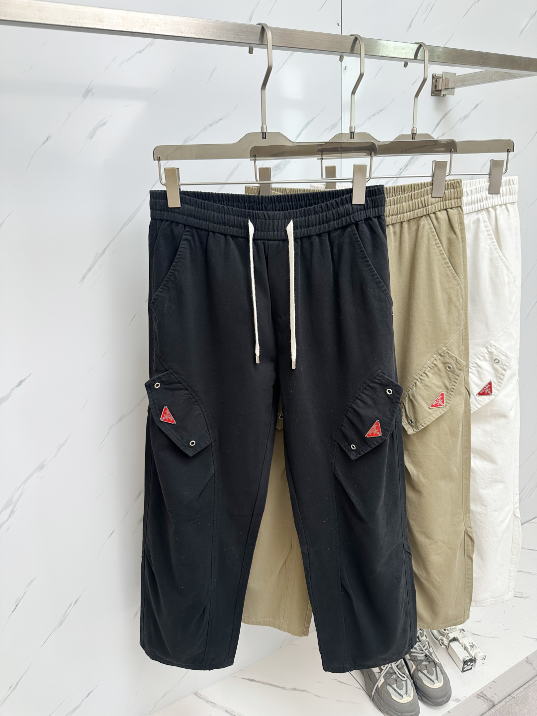 NO:453437,PRADA official website synchronization Classic outdoor work pants Super positive color Overseas synchronous hairstyles This year's trends Imported technological fabrics M-2XL, prada, alexander wang19860909PRADA 官网同步 经典户外 工装裤 颜色超级正 海外同步发型 今年流行趋势 进口科技面料 M-2XL,,prada,alexander wang,Men's clothing