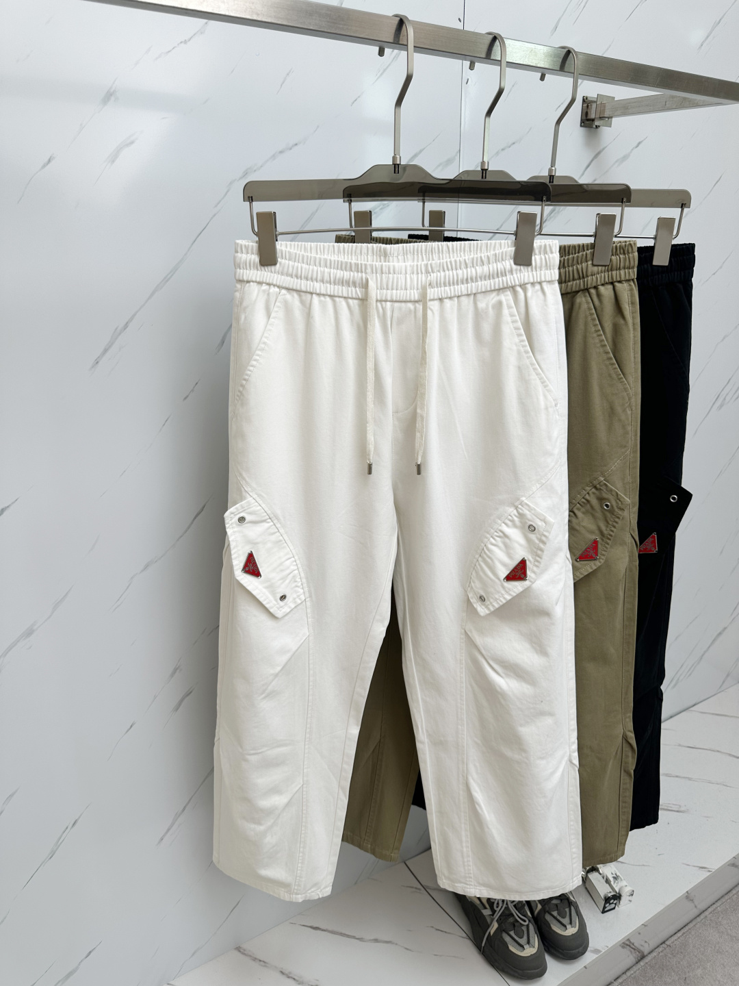 NO:441834,PRADA official website synchronization Classic outdoor work pants Super positive color Overseas synchronous hairstyles This year's trends Imported technological fabrics M-2XL, prada, alexander wang19860909PRADA 官网同步 经典户外 工装裤 颜色超级正 海外同步发型 今年流行趋势 进口科技面料 M-2XL,,prada,alexander wang,Men's clothing