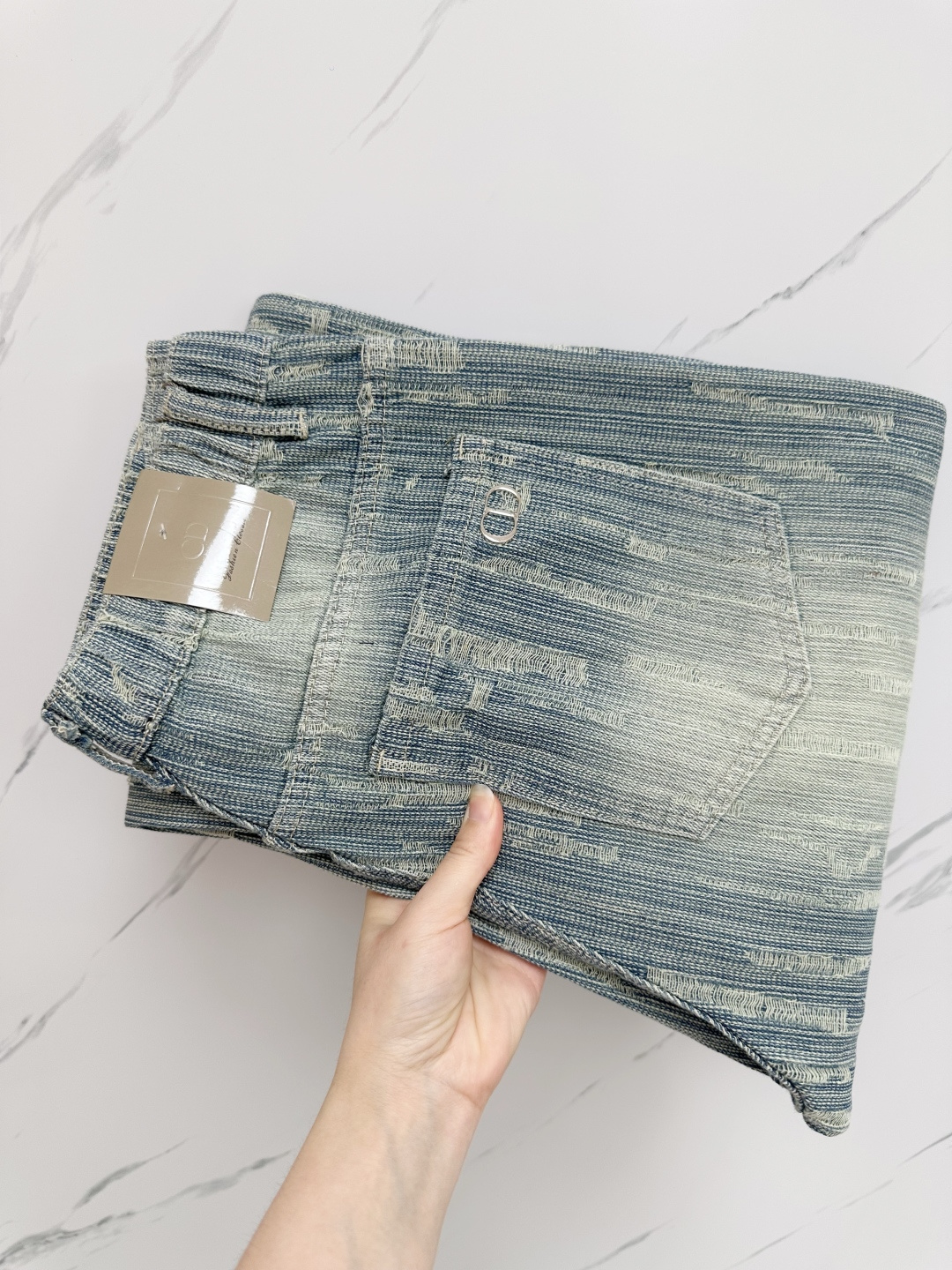 NO:453466,DIOR official website counter is available simultaneously, original singles, super stylish jeans, customized original washing denim fabric, unique design, top-grade printing craft letter pattern logo, original hardware and auxiliary decoration, extremely superior jeans, the materials and craftsmanship are extremely luxurious and exquisite, extremely high-end, handsome and stylish, recommended, S-3XL, dior, jeans, alexander wang19860909DIOR 官网专柜同步有售,原单狠货,超级有范儿的一款牛仔裤,定制原版水洗牛仔面料,独特设计,顶级印花工艺字母图案logo,原版五金辅料装饰,极为翘楚的一款牛仔裤,用料与工艺都极致奢华精湛,档次极高,上身帅气有型,推荐,码数S—3XL,,dior,jeans,alexander wang,Men's clothing