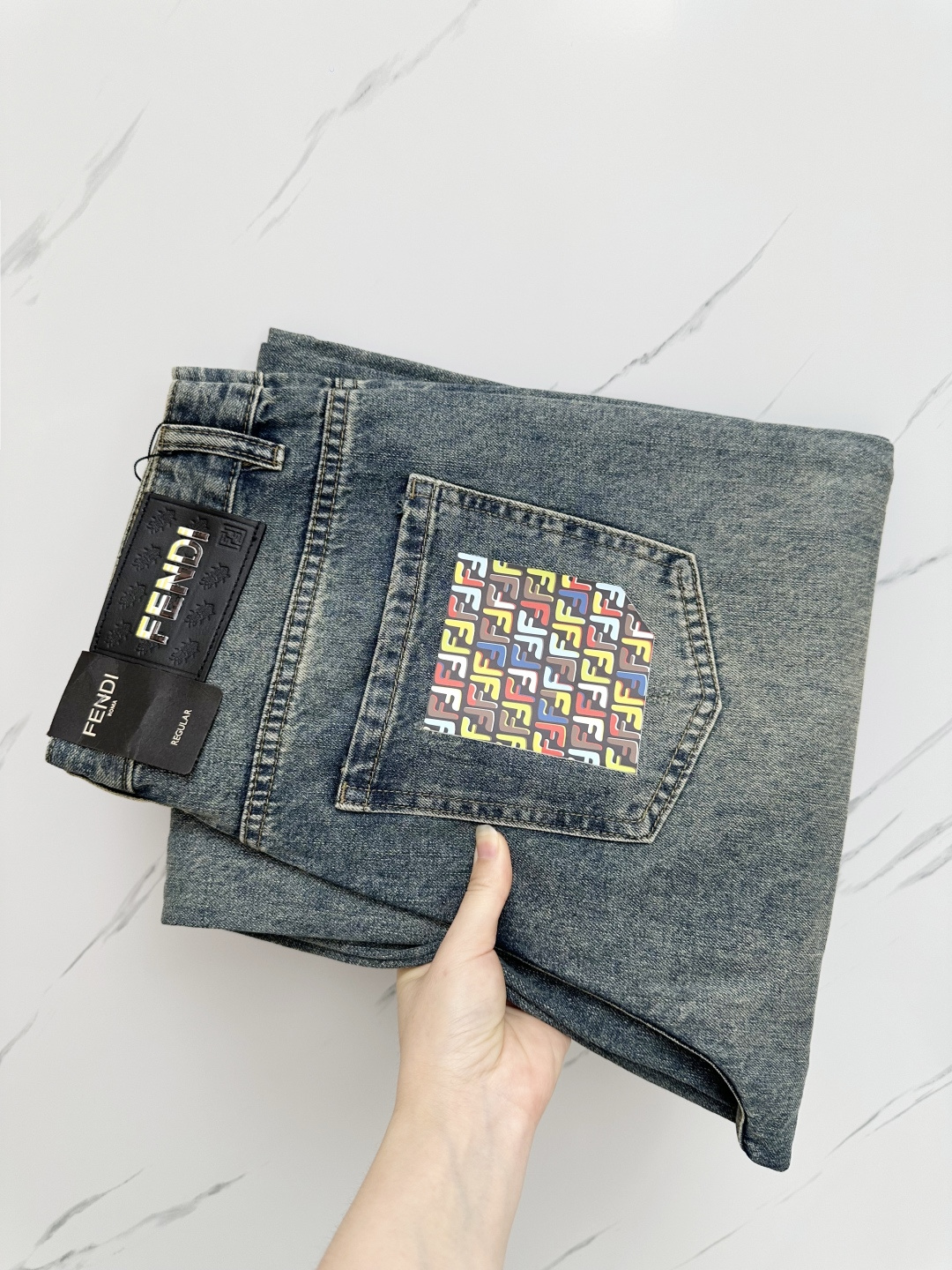 NO:453456,FD official website counter is available simultaneously, original singles, super stylish jeans, customized original washing denim fabric, unique design, top-grade printed craft letter pattern logo, original hardware and auxiliary decoration, extremely superior jeans, the materials and craftsmanship are extremely luxurious and exquisite, extremely high-end, handsome and stylish, recommended, size 29-38, jeans, alexander wang19860909FD 官网专柜同步有售,原单狠货,超级有范儿的一款牛仔裤,定制原版水洗牛仔面料,独特设计,顶级印花工艺字母图案logo,原版五金辅料装饰,极为翘楚的一款牛仔裤,用料与工艺都极致奢华精湛,档次极高,上身帅气有型,推荐,码数29—38,,jeans,alexander wang,Men's clothing