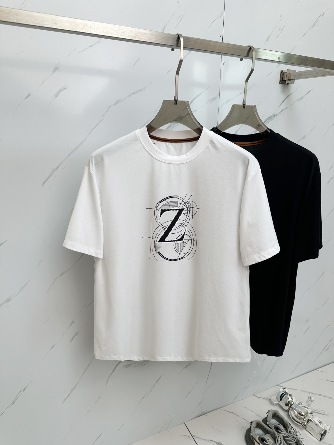 NO:443698,Jenia Top quality new short-sleeved products!  Selected top-grade original fabrics, soft touch. Top imported private goods, fashionable design, trendy short-sleeved, undeniable quality, excellent effect on the upper body, the same style as the luxury official website!  Size 48-58, zegna, T-shirt, alexander wang19860909杰尼亚 顶级品质 款新品短袖！精选顶级原版面料,手感柔软.顶级进口私货,时尚设计潮流短袖,不失奢华 品质毋庸置疑 上身效果超赞,奢华官网同款！尺码48—58,,zegna,T-shirt,alexander wang,Men's clothing