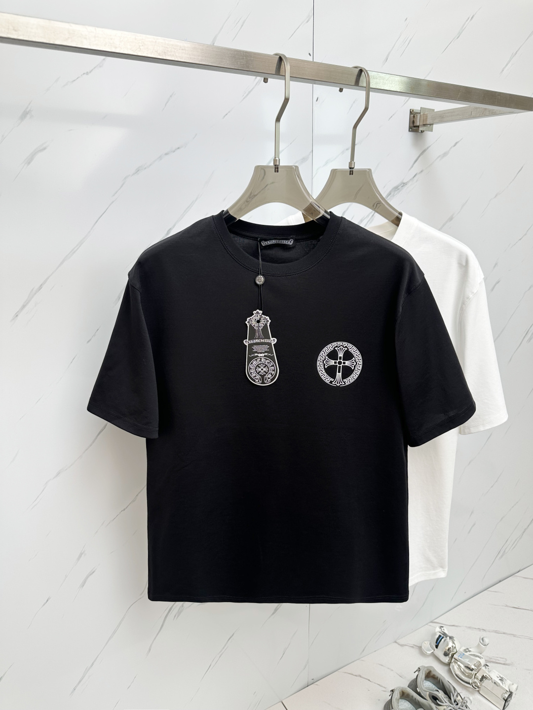 NO:443673,Crowxin Top quality new short-sleeved products!  Selected top-grade original fabrics, soft touch. Top imported private goods, fashionable design, trendy short-sleeved, undeniable quality, excellent effect on the upper body, the same style as the luxury official website!  Size M-3XL, chrome hearts, T-shirt, alexander wang19860909克罗心 顶级品质 款新品短袖！精选顶级原版面料,手感柔软.顶级进口私货,时尚设计潮流短袖,不失奢华 品质毋庸置疑 上身效果超赞,奢华官网同款！尺码M—3XL,,chrome hearts,T-shirt,alexander wang,Men's clothing