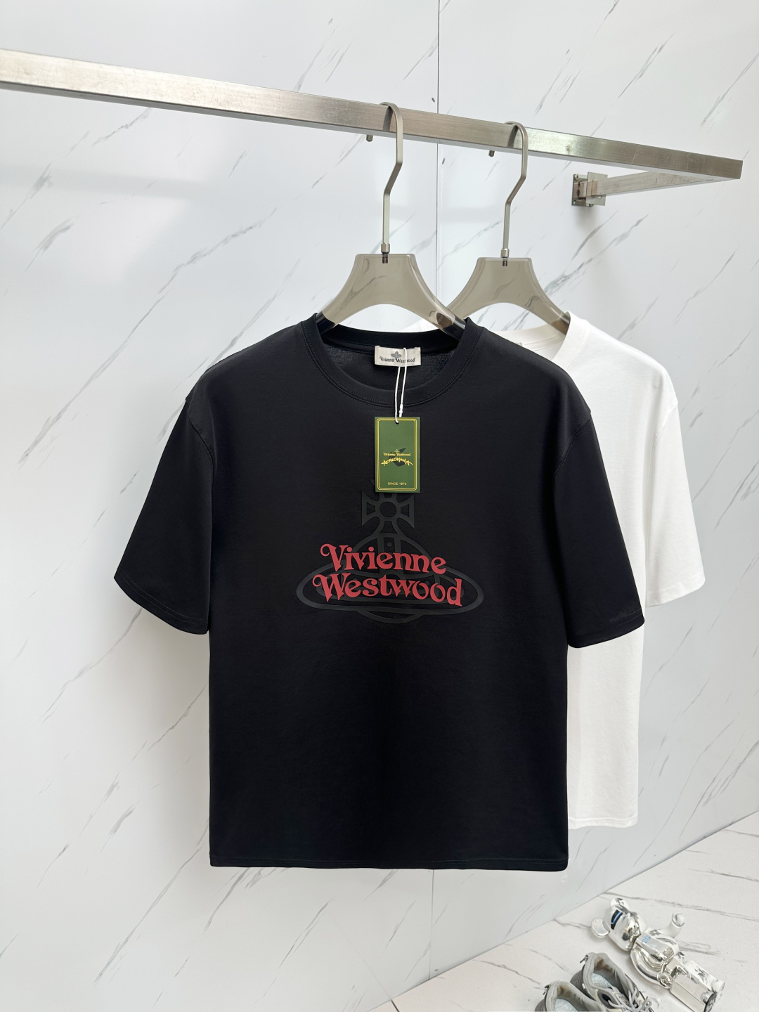 NO:443667,Top quality new short-sleeved products!  Selected top-grade original fabrics, soft touch. Top imported private goods, fashionable design, trendy short-sleeved, undeniable quality, excellent effect on the upper body, the same style as the luxury official website!  Size M-3XL, T-shirt,alexander wang19860909顶级品质 款新品短袖！精选顶级原版面料,手感柔软.顶级进口私货,时尚设计潮流短袖,不失奢华 品质毋庸置疑 上身效果超赞,奢华官网同款！尺码M—3XL,,T-shirt,alexander wang,Men's clothing