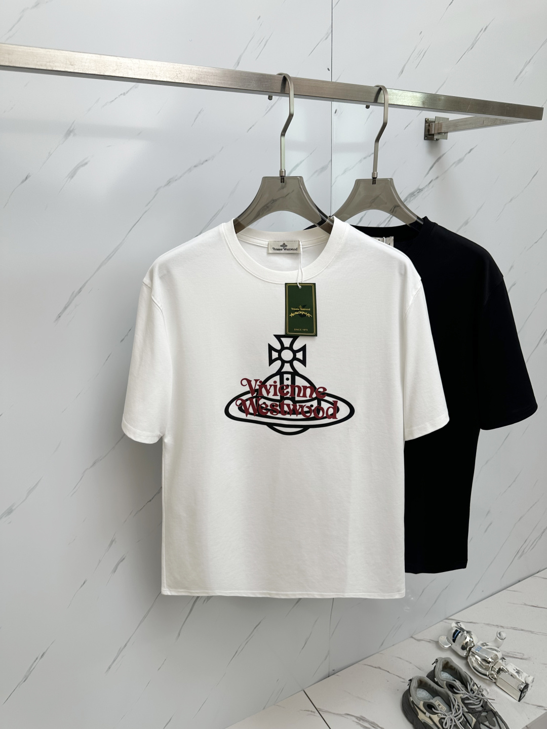 NO:491317,Top quality new short-sleeved products!  Selected top-grade original fabrics, soft touch. Top imported private goods, fashionable design, trendy short-sleeved, undeniable quality, excellent effect on the upper body, the same style as the luxury official website!  Size M-3XL, T-shirt,alexander wang19860909顶级品质 款新品短袖！精选顶级原版面料,手感柔软.顶级进口私货,时尚设计潮流短袖,不失奢华 品质毋庸置疑 上身效果超赞,奢华官网同款！尺码M—3XL,,T-shirt,alexander wang,Men's clothing