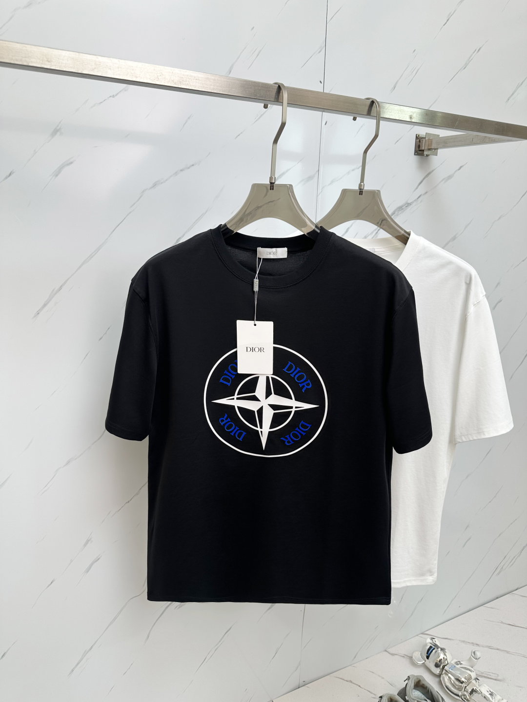 NO:443655,DIOR top quality new short-sleeved products!  Selected top-grade original fabrics, soft touch. Top imported private goods, fashionable design, trendy short-sleeved, undeniable quality, excellent effect on the upper body, the same style as the luxury official website!  Size M-3XL, dior, T-shirt, alexander wang19860909DIOR 顶级品质 款新品短袖！精选顶级原版面料,手感柔软.顶级进口私货,时尚设计潮流短袖,不失奢华 品质毋庸置疑 上身效果超赞,奢华官网同款！尺码M—3XL,,dior,T-shirt,alexander wang,Men's clothing