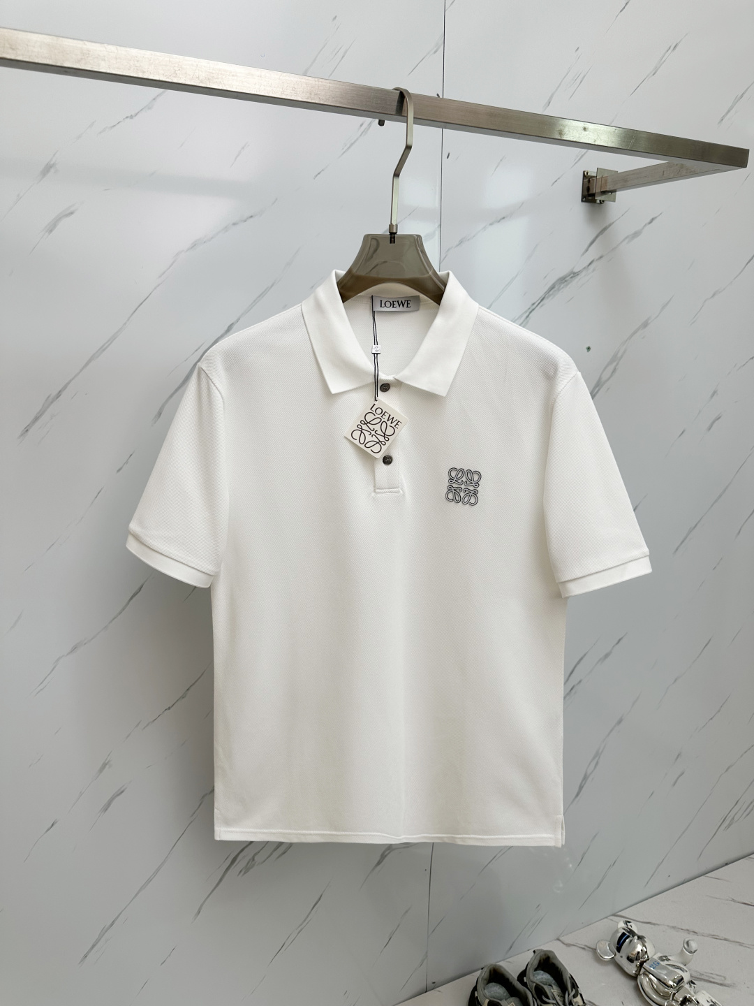 NO:483535,LOEWE's latest and most top version of Polo shirt short sleeves, the best quality. Jade silk has the best production process imported fabrics, unique design of the counter model, and imported high-end custom imported feel first-class!  !  Code number M-3XL, loewe, T-shirt, alexander wang19860909LOEWE 最新最顶级版本Polo衫短袖,最顶级的品质.玉蚕丝 顶级制作工艺进口面料,专柜款独特设计,采用进口高端订制进口手感一流！！码数M—3XL,,loewe,T-shirt,alexander wang,Men's clothing