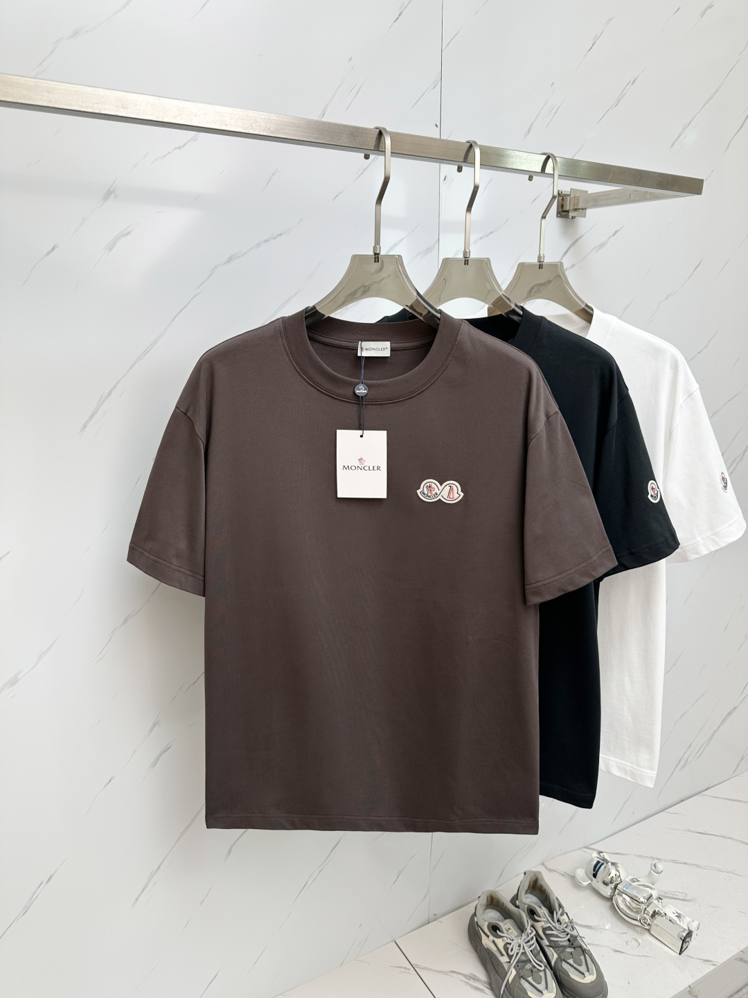 NO:483543,MO Top Quality 2025 new short-sleeved products!  Selected top-grade original fabrics, soft touch. Top imported private goods, fashionable design, trendy short-sleeved, undeniable quality, excellent effect on the upper body, the same style as the luxury official website!  Size S-2XL, T-shirt,alexander wang19860909MO 顶级品质 2025款新品短袖！精选顶级原版面料,手感柔软.顶级进口私货,时尚设计潮流短袖,不失奢华 品质毋庸置疑 上身效果超赞,奢华官网同款！尺码S—2XL,,T-shirt,alexander wang,Men's clothing