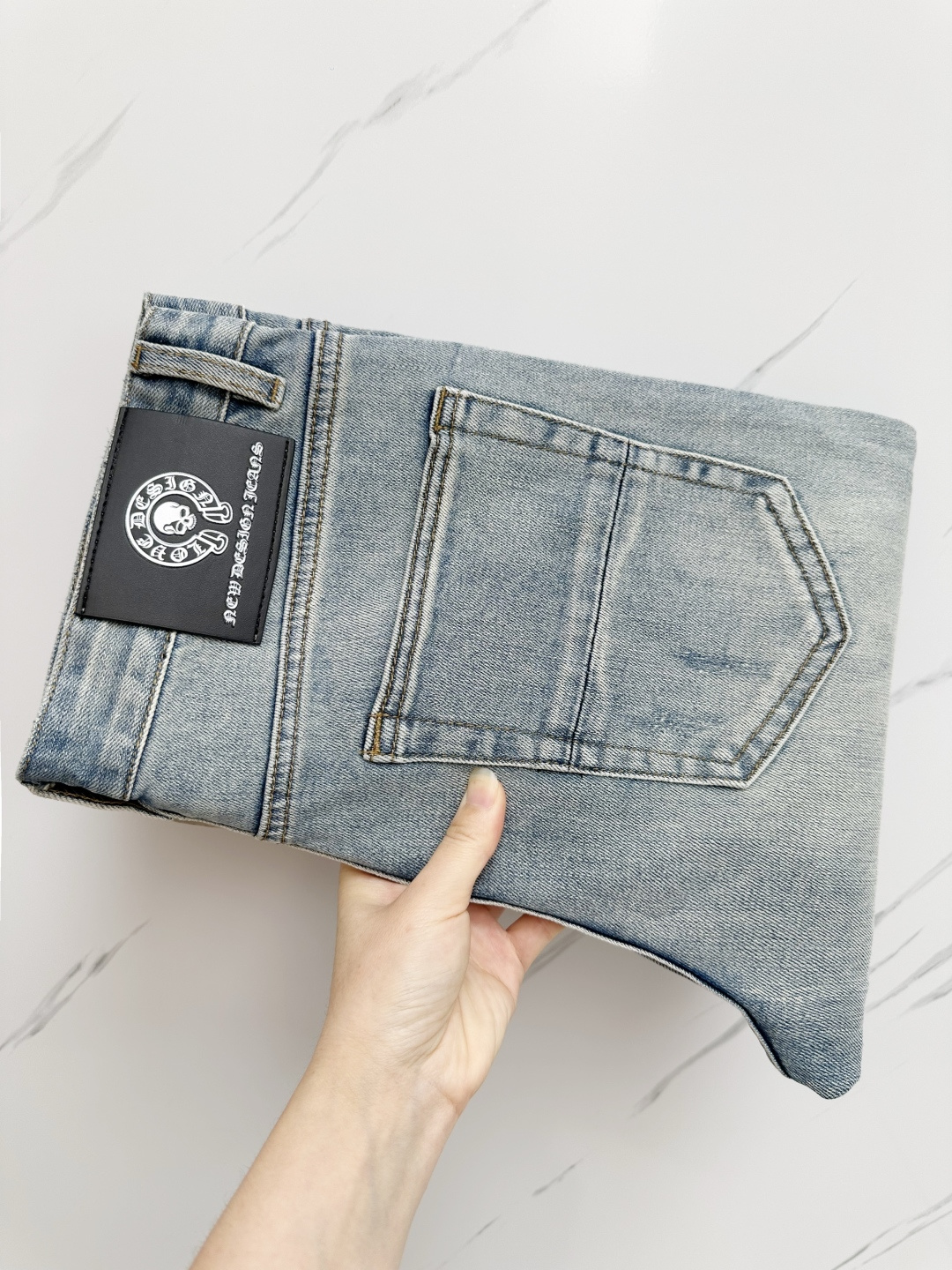 NO:446166,Croxin's official counter is available simultaneously, original singles, super stylish jeans Customized original washing denim fabric, unique design, top-grade printed craft letter pattern logo, original hardware and auxiliary decoration, extremely superior jeans, the materials and craftsmanship are extremely luxurious and exquisite, extremely high-end, handsome and stylish, recommended, 28-36, chrome hearts, jeans, alexander wang19860909克罗心 官网专柜同步有售,原单狠货,超级有范儿的一款牛仔裤 定制原版水洗牛仔面料,独特设计,顶级印花工艺字母图案logo,原版五金辅料装饰,极为翘楚的一款牛仔裤,用料与工艺都极致奢华精湛,档次极高,上身帅气有型,推荐,码数28—36,,chrome hearts,jeans,alexander wang,Men's clothing