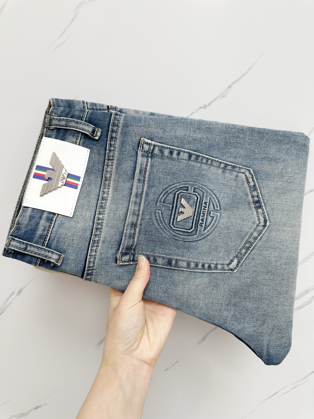 NO:446179,Amani official website counter is available at the same time, original singles are ruthless, super stylish jeans Customized original washing denim fabric, unique design, top-grade printing craft letter pattern logo, original hardware and auxiliary decoration, extremely superior jeans, the materials and craftsmanship are extremely luxurious and exquisite, extremely high-end, handsome and stylish, recommended, digits 28-38, jeans, alexander wang19860909Amani 官网专柜同步有售,原单狠货,超级有范儿的一款牛仔裤 定制原版水洗牛仔面料,独特设计,顶级印花工艺字母图案logo,原版五金辅料装饰,极为翘楚的一款牛仔裤,用料与工艺都极致奢华精湛,档次极高,上身帅气有型,推荐,码数28—38,,jeans,alexander wang,Men's clothing