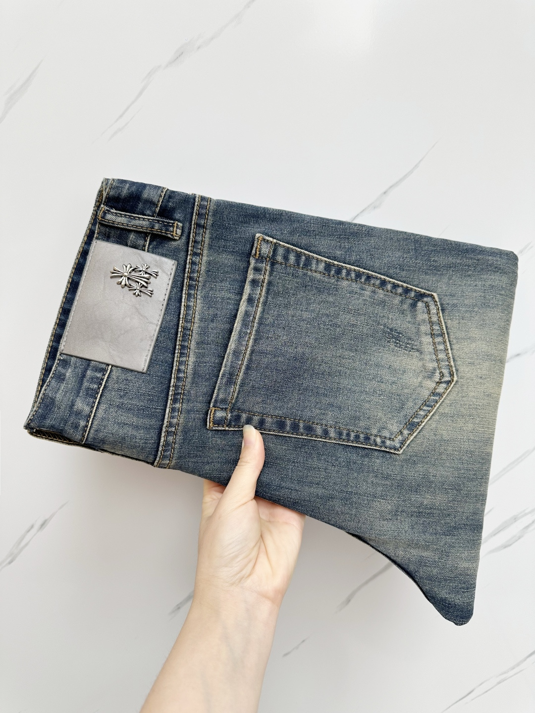 NO:446185,Croxin's official counter is available simultaneously, original singles, super stylish jeans Customized original washing denim fabric, unique design, top-grade printed craft letter pattern logo, original hardware and auxiliary decoration, extremely superior jeans, the materials and craftsmanship are extremely luxurious and exquisite, extremely high-end, handsome and stylish, recommended, 28-36, chrome hearts, jeans, alexander wang19860909克罗心 官网专柜同步有售,原单狠货,超级有范儿的一款牛仔裤 定制原版水洗牛仔面料,独特设计,顶级印花工艺字母图案logo,原版五金辅料装饰,极为翘楚的一款牛仔裤,用料与工艺都极致奢华精湛,档次极高,上身帅气有型,推荐,码数28—36,,chrome hearts,jeans,alexander wang,Men's clothing