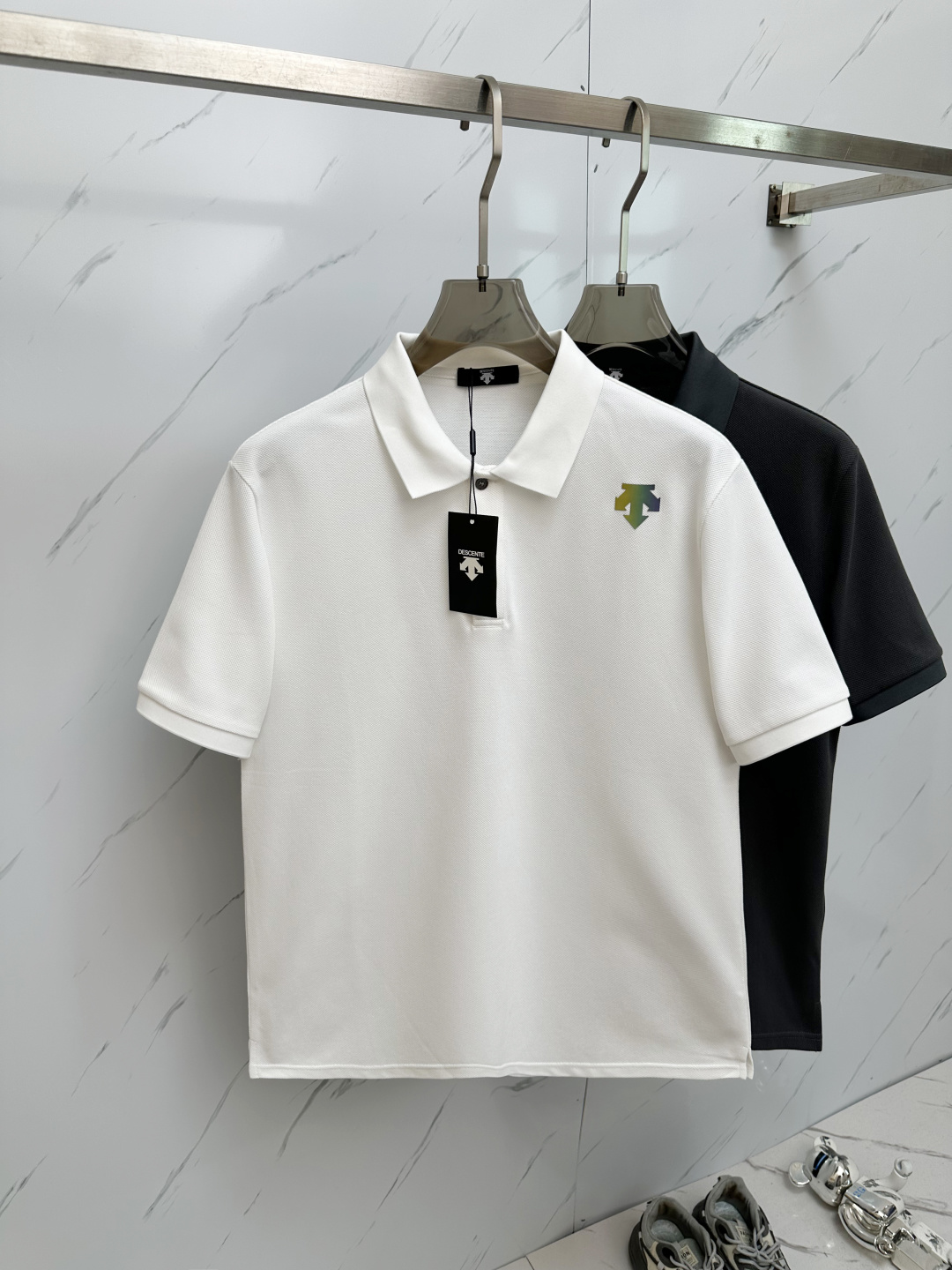 NO:482848,The latest and most top version of Polo shirt short sleeves, the best quality. Jade silk top production process imported fabrics, unique design of the counter model, imported high-end custom imported feel first-class!  !  Code number M-3XL, T-shirt,alexander wang19860909最新最顶级版本Polo衫短袖,最顶级的品质.玉蚕丝 顶级制作工艺进口面料,专柜款独特设计,采用进口高端订制进口手感一流！！码数M—3XL,,T-shirt,alexander wang,Men's clothing