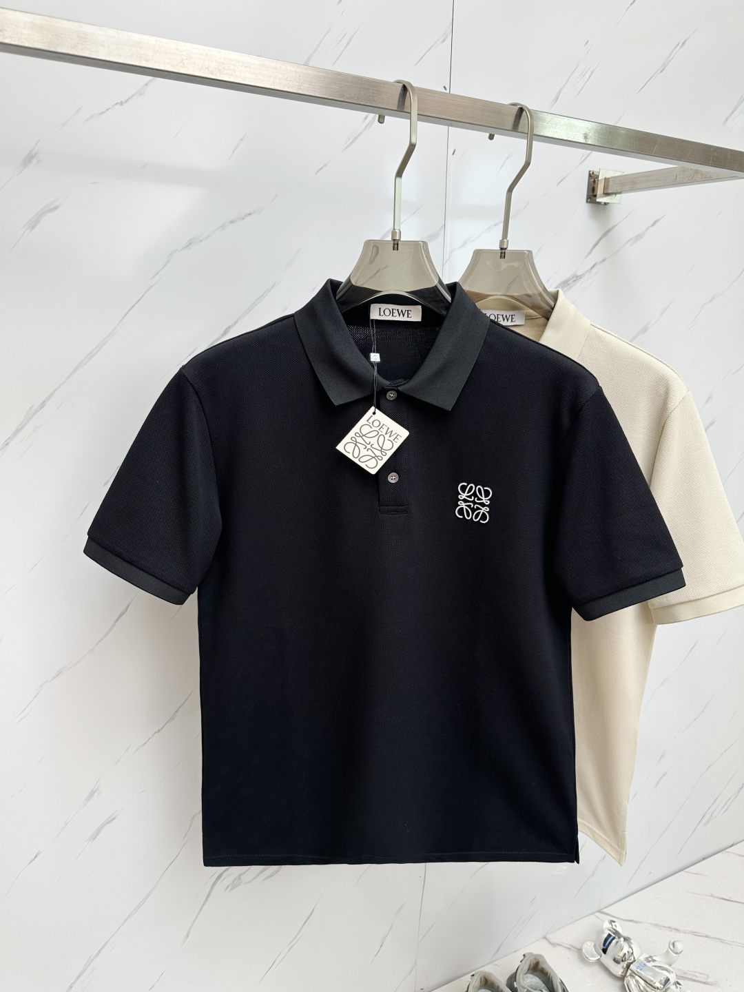 NO:450304,LOEWE's latest and most top version of Polo shirt short sleeves, the best quality. Jade silk has the best production process imported fabrics, unique design of the counter model, and imported high-end custom imported feel first-class!  !  Code number M-3XL, loewe, T-shirt, alexander wang19860909LOEWE 最新最顶级版本Polo衫短袖,最顶级的品质.玉蚕丝 顶级制作工艺进口面料,专柜款独特设计,采用进口高端订制进口手感一流！！码数M—3XL,,loewe,T-shirt,alexander wang,Men's clothing