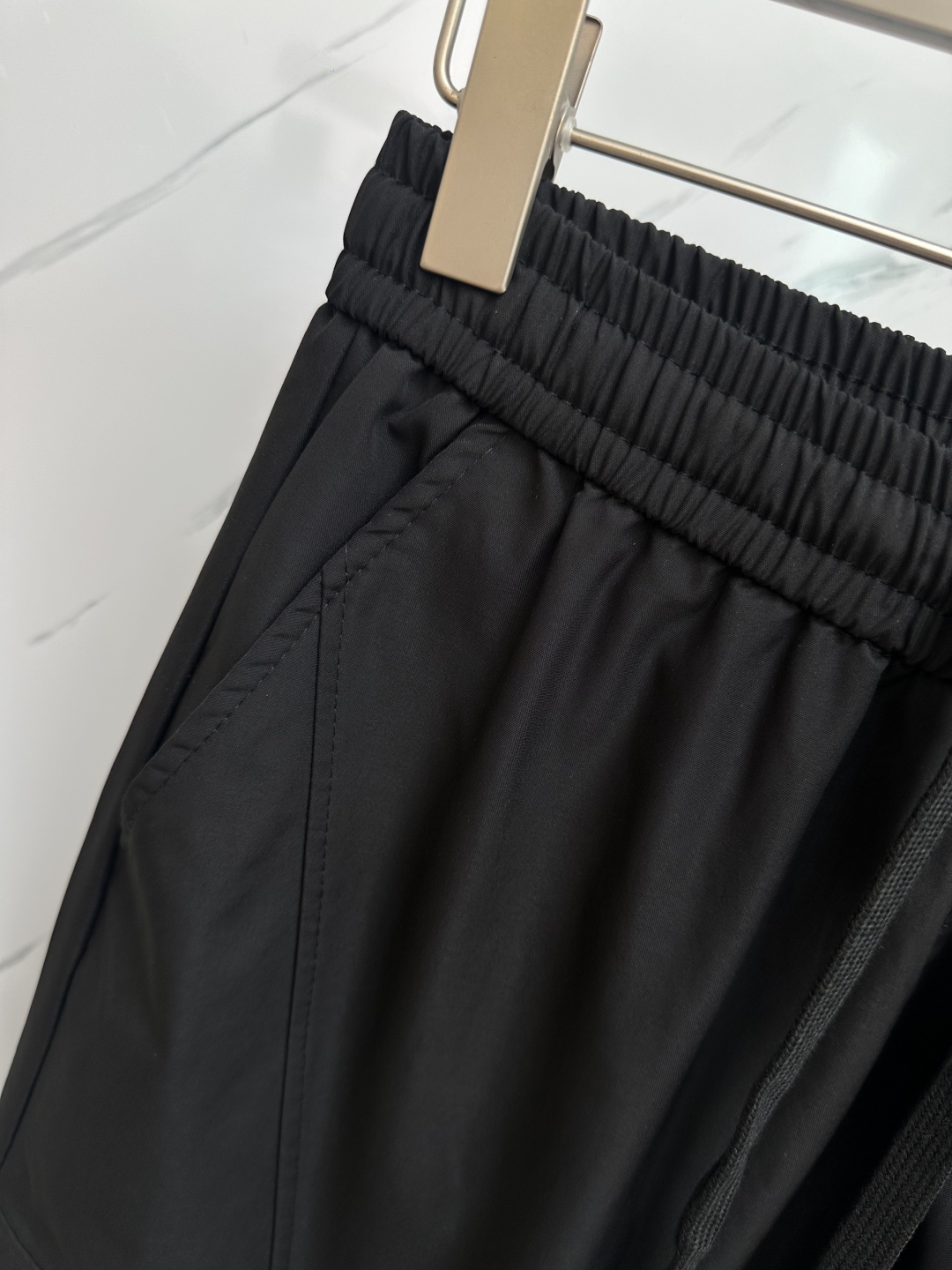 “New Arrival: Free Pants with European Imported Fabric, Superior Quality and Stylish Design” - 图片 3