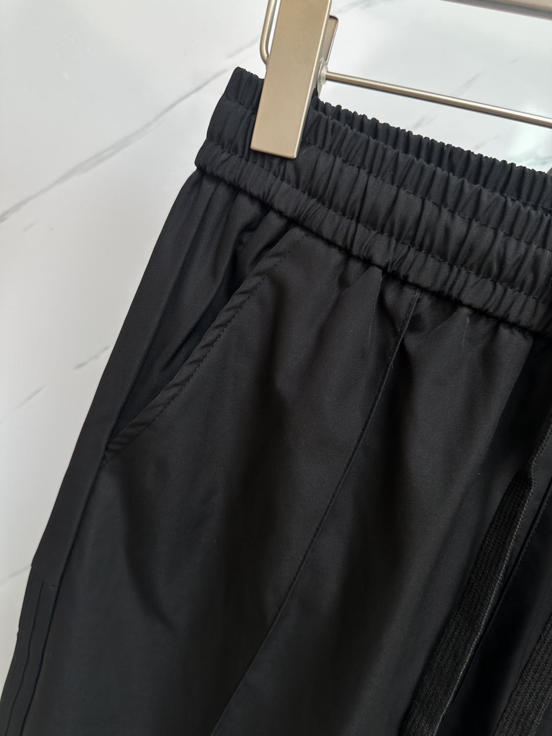 “European Fabric Bursting Pants: Cool Design, Superior Quality, High Tide Fashion Statement” - 图片 3