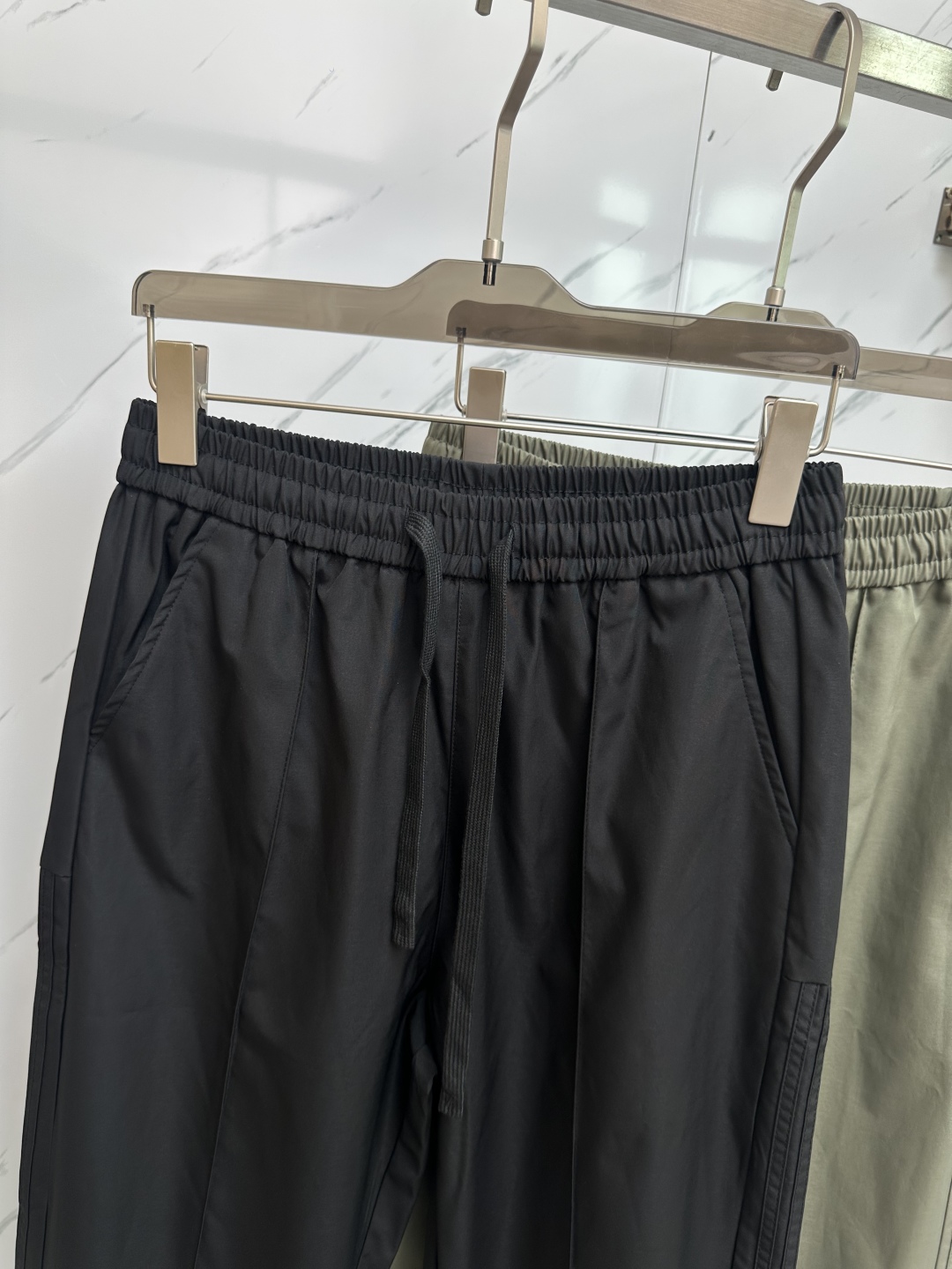 “European Fabric Bursting Pants: Cool Design, Superior Quality, High Tide Fashion Statement” - 图片 2