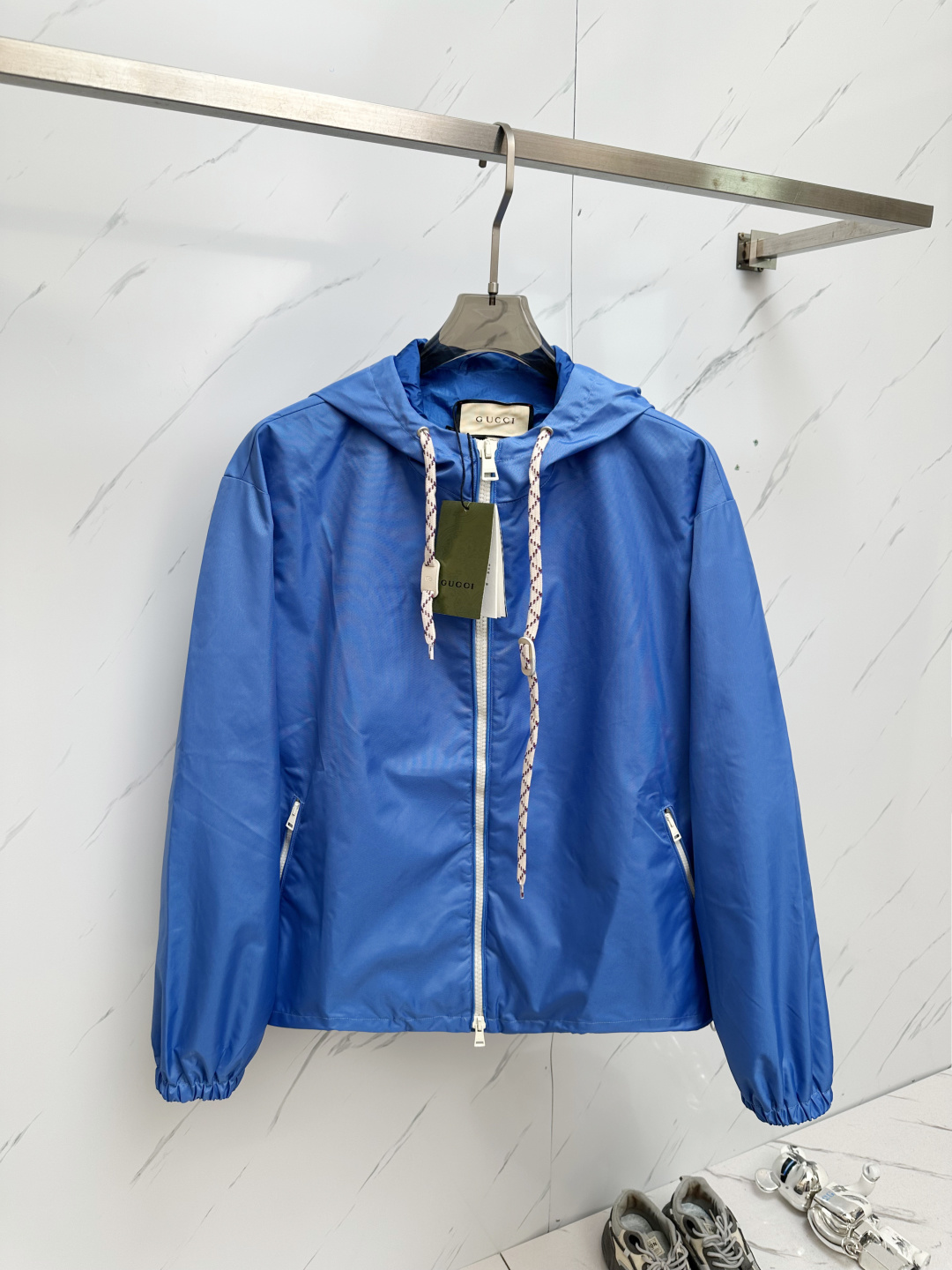 NO:541441,BURB 2025 spring and summer casual jackets, trading company channels are available, and it is released on the official website at the same time. The most anticipated high-quality products of the male and female goddesses are coming, making you feel what it means to be truly high and luxurious! The upper body is comfortable, light and not stuffy, and customized polyester fiber fabric!  Give you the most enjoyable dressing experience!  Logo printing pattern design!  Perfectly enhance the overall sense of luxury and class, and you can get a high-end luxury atmosphere at a glance! The basic conventional hooded jacket style cut is versatile and simple, and it is easy to deal with various occasions and environments. It is undoubtedly a must-have item for daily commuting! Size S-XL, burberry, jackets & coats, jackets & coats, hats, alexander wang19860909BURB 2025春夏休闲夹克外套,贸易公司渠道稀出,同步官网发售,男神女神最为期待的精品狠货重磅来袭,让你感受到什么叫真正的高奢有内涵!上身舒适轻盈不闷热, 定制聚酯纤维面料！给你最为享受的穿着体验！Logo印花图案设计！完美提升了整体的奢华档次感,一眼就能Get到的高端奢华气息!基础常规的连帽夹克版型裁剪,上身百搭简约不挑人,轻松应对各种场合与环境,属于日常通勤必备的臻品无疑!尺码S—XL,,burberry,jackets & coats,jackets & coats,hats,alexander wang,Men's clothing