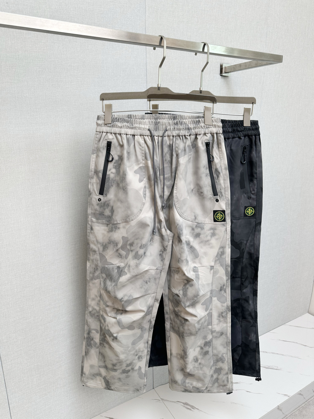 NO:476821,Shitou Island autumn casual straight-leg work trousers are made of polyester fabric, wear-resistant, wrinkle-resistant and quick-drying. The elastic waistline of the camouflage pants, hiking, camping, workwear style, and street style. The upper body is eye-catching enough and has a great chance of turning back!  Code number M-3XL, alexander wang19860909石头岛秋款休闲直筒工装长裤,采用聚酯纤维面料耐磨、抗皱、快干,迷彩裤弹性腰围、徒步、露营、工装风、街头风格搭配. 上身足够吸睛且回头率爆棚！码数M-3XL,,alexander wang,Men's clothing