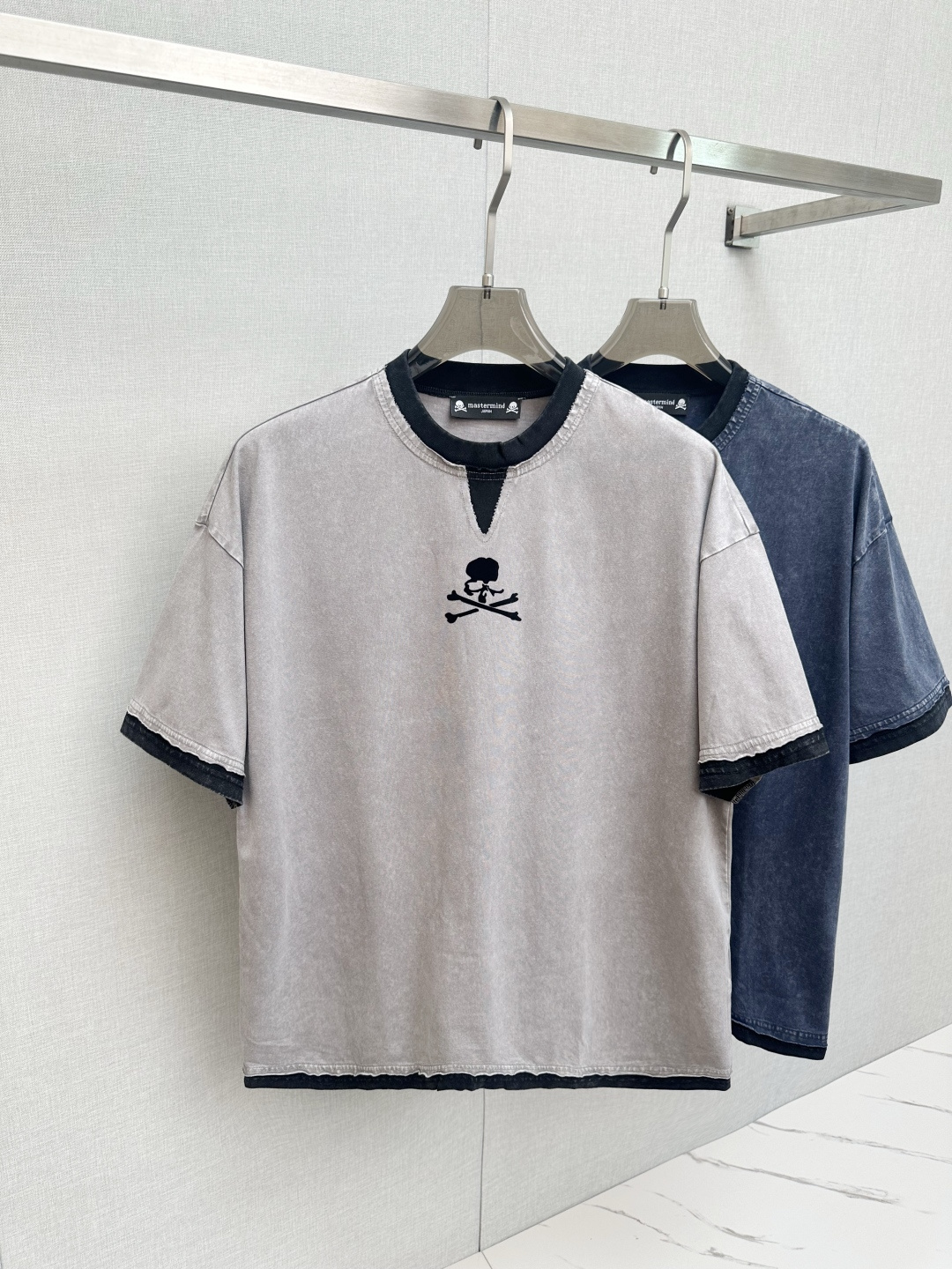 NO:476786,MMJ fake two-piece short-sleeved T-shirt, the fabric is made of high-quality fabric, flat, hard and stylish, the fake two-piece design contrasting color splicing gives a sense of layering, the log chest flocking logo design back pressing glue, the design is super high street style, super beautiful and versatile!  Same model for men and women. Number of codes: S-2XL, T-shirt,tees, t-shirt,alexander wang19860909MMJ假两件新款短袖T恤,面料采用优质面料,平整硬挺有型,假两件设计撞色拼接穿出层次感,log胸前植绒logo设计后背压胶,设计超高街风,超级好看百搭！男女同款 码数:S-2XL,,T-shirt,tees，t-shirt,alexander wang,Men's clothing