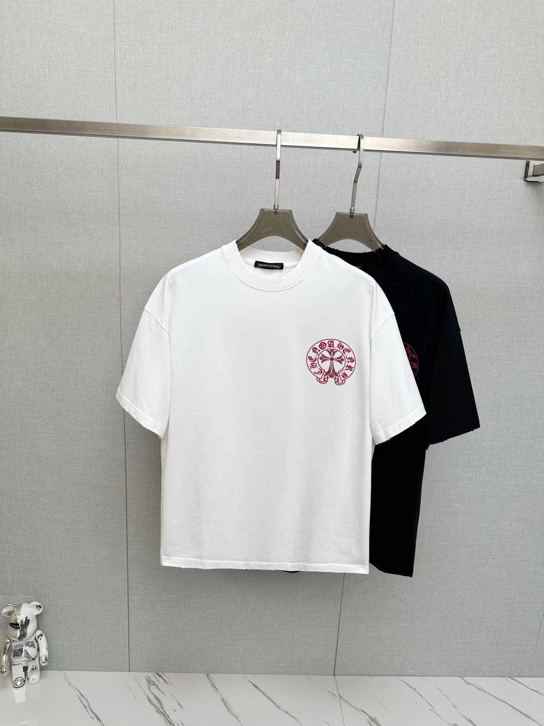 NO:526623,Croxin, 2025 spring and summer new round neck short-sleeved logo original fabric, official same style, short-sleeved T-shirt, customized fabric, very comfortable to touch, the latest brick cabinets in spring and summer, fashionable and personalized, super versatile and beautiful, very suitable for both men and women, essential models for human hands XS—L,,chrome hearts, T-shirt,tees, t-shirt,alexander wang19860909克罗心 重2025春夏新款圆领短袖大Logo原版面料 官方同款 短袖T恤 定制面料 手感非常舒服  春夏最新砖柜同步 时尚又个性 超级百搭好看 男女都非常合适 人手必备款 XS—L,,chrome hearts,T-shirt,tees，t-shirt,alexander wang,Men's clothing