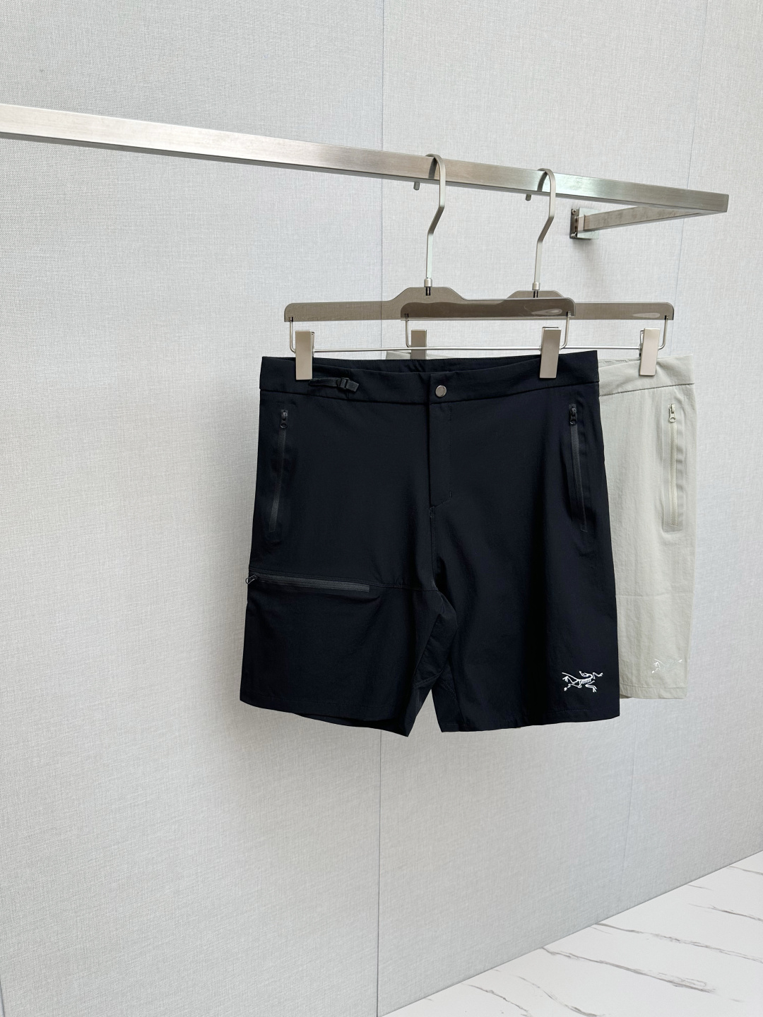 NO:498912,Archaeopteryx shorts 2025ss new product, available on the official website simultaneously, men's casual pants are made of customer-supplied elastic fabric, the fabric is as soft as baby's skin, and has extremely high wrinkle resistance. It is essential to have the upper body comfort in summer. The design is unique, fashionable and casual, and the upper body effect is super great. M-3xL, arc'teryx, shorts, alexander wang19860909始祖鸟短裤 2025ss新品,官网同步有售,男士休闲裤 采用客供弹力面料,面料柔软如婴儿肌肤一样舒适极高,抗皱性极强.夏季必备上身舒适.设计独特,时尚又休闲,上身效果超级棒码数 M-3xL,arc'teryx,shorts,alexander wang,Men's clothing