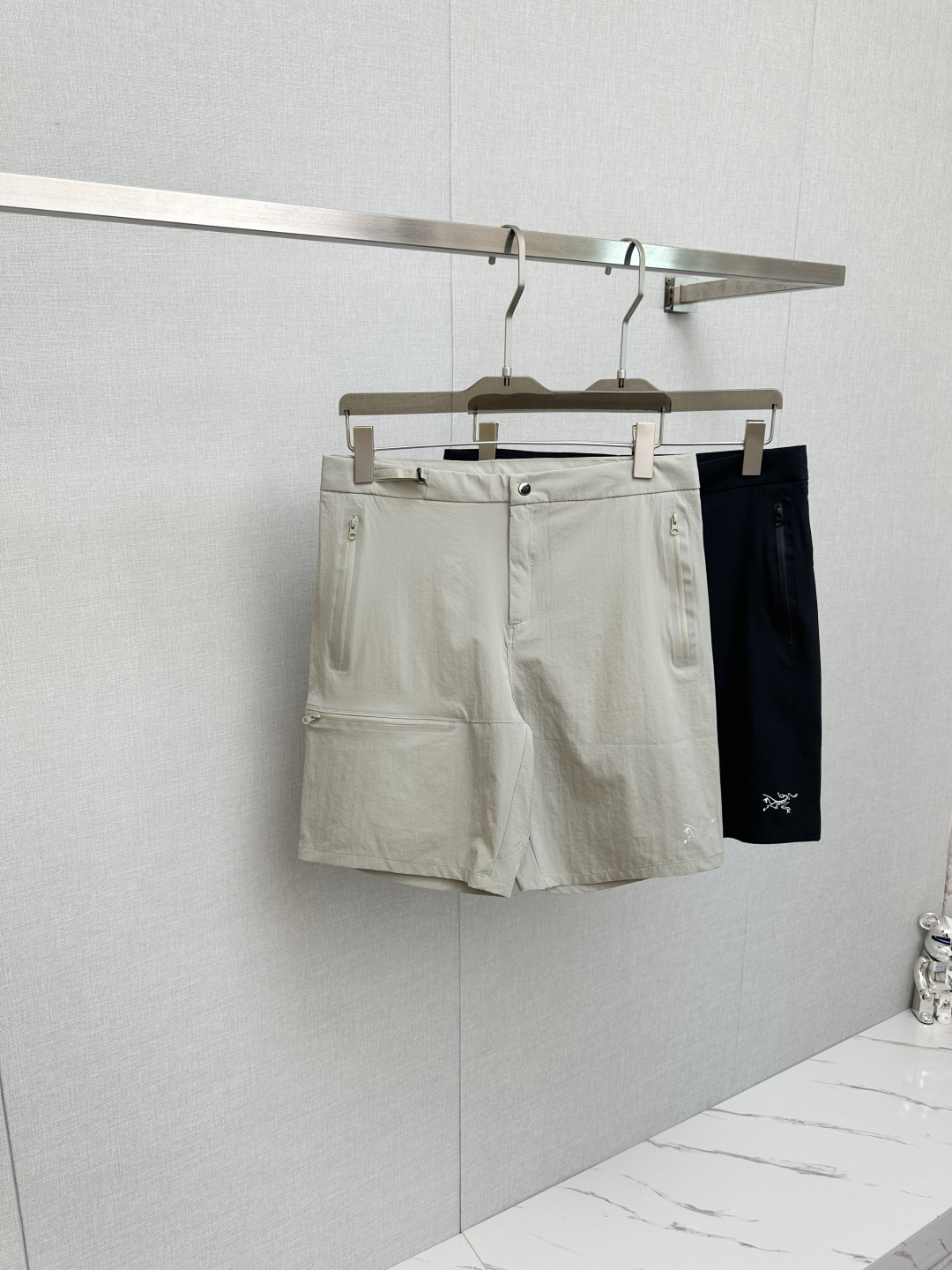 NO:510196,Archaeopteryx shorts 2025ss new product, available on the official website simultaneously, men's casual pants are made of customer-supplied elastic fabric, the fabric is as soft as baby's skin, and has extremely high wrinkle resistance. It is essential to have the upper body comfort in summer. The design is unique, fashionable and casual, and the upper body effect is super great. M-3xL, arc'teryx, shorts, alexander wang19860909始祖鸟短裤 2025ss新品,官网同步有售,男士休闲裤 采用客供弹力面料,面料柔软如婴儿肌肤一样舒适极高,抗皱性极强.夏季必备上身舒适.设计独特,时尚又休闲,上身效果超级棒码数 M-3xL,arc'teryx,shorts,alexander wang,Men's clothing