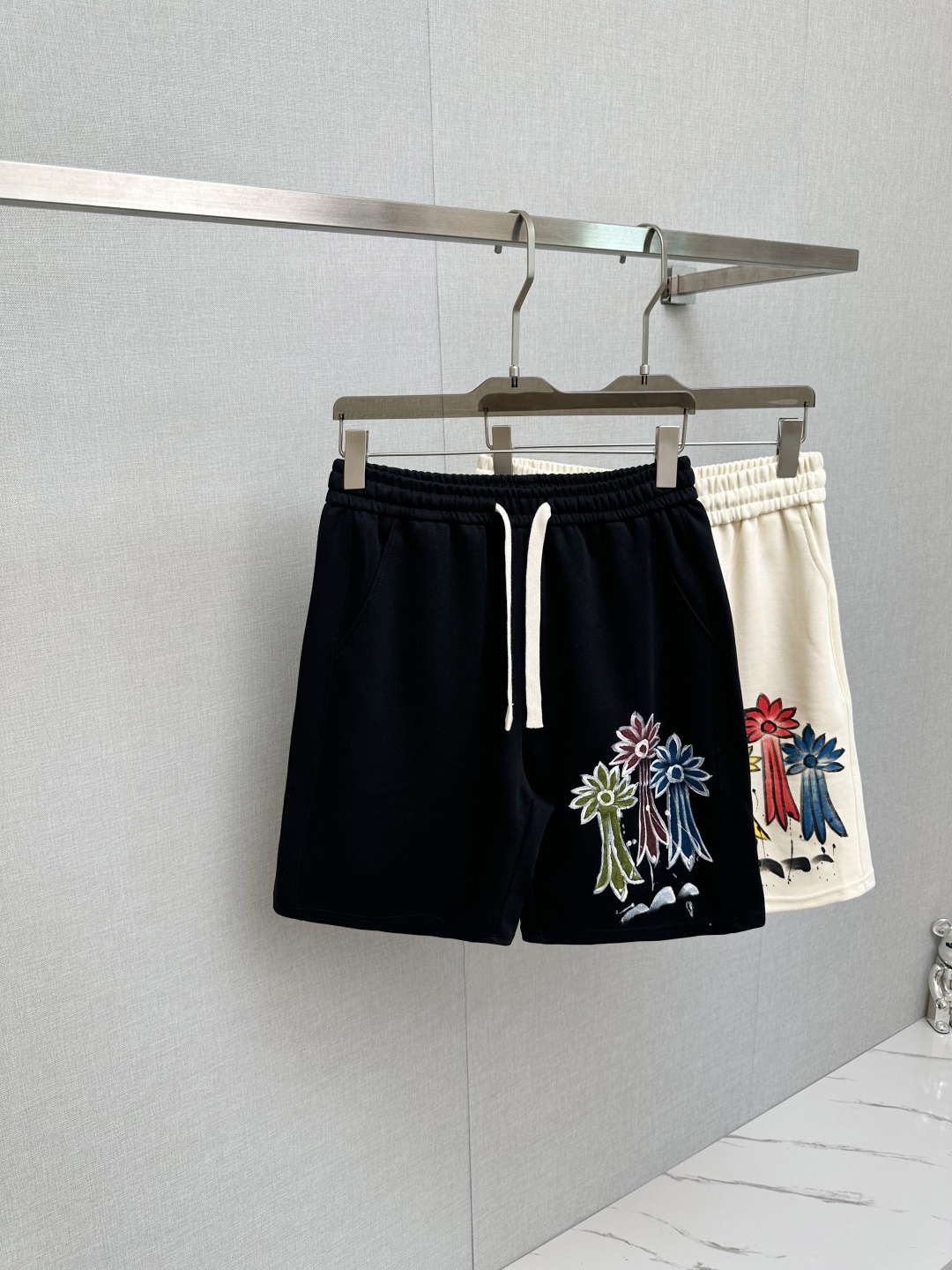 NO:510183,Croxin Shorts 2025ss new product, available on the official website simultaneously, men's casual pants are made of customer-supplied elastic fabric, the fabric is as soft as baby's skin, and has extremely high wrinkle resistance. It is essential to have the upper body comfort in summer. The design is unique, fashionable and casual, and the upper body effect is super great S-2XL,,chrome hearts, shorts,alexander wang19860909克罗心 短裤 2025ss新品,官网同步有售,男士休闲裤 采用客供弹力面料,面料柔软如婴儿肌肤一样舒适极高,抗皱性极强.夏季必备上身舒适.设计独特,时尚又休闲,上身效果超级棒码数 S—2XL,,chrome hearts,shorts,alexander wang,Men's clothing