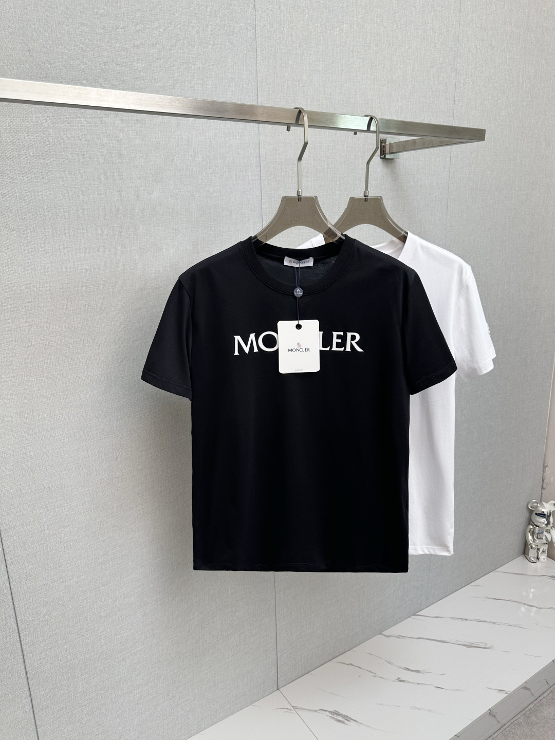 NO:482907,MO 2025 spring and summer new round neck short-sleeved logo original fabric, official same style, short-sleeved T-shirt, customized fabric, very comfortable to touch, the latest brick cabinet in spring and summer, fashionable and personalized, super versatile and beautiful, very suitable for both men and women, essential models for human hands M—4XL,,T-shirt,tees,t-shirt,alexander wang19860909MO 2025春夏新款圆领短袖大Logo原版面料 官方同款 短袖T恤 定制面料 手感非常舒服  春夏最新砖柜同步 时尚又个性 超级百搭好看 男女都非常合适 人手必备款 M—4XL,,T-shirt,tees，t-shirt,alexander wang,Men's clothing